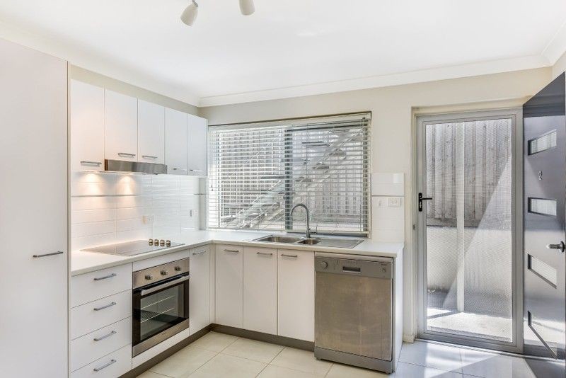 2/14 Parkham Avenue, Wavell Heights, QLD 4012