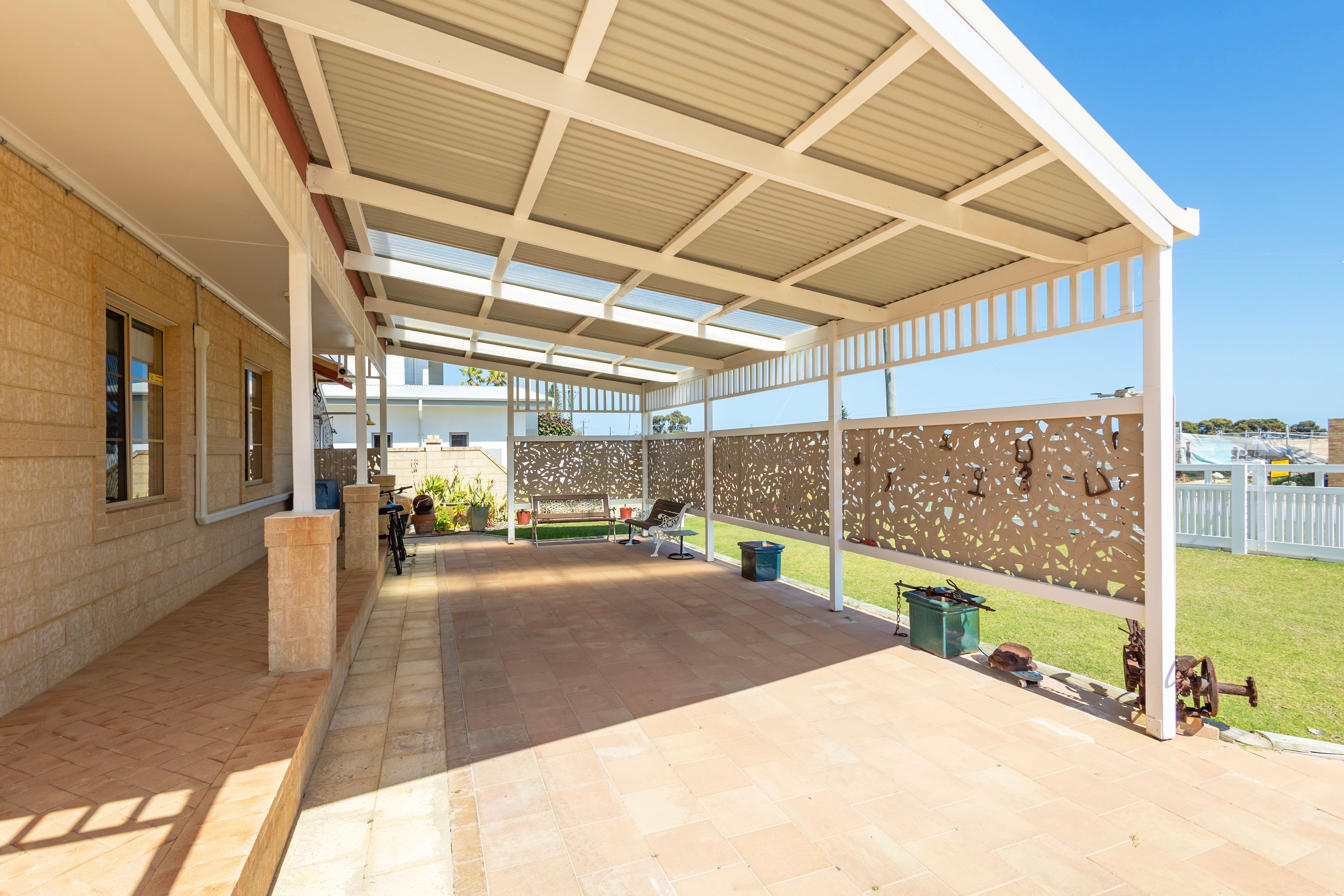 18 CASUARINA Crescent — photo 10 of 30