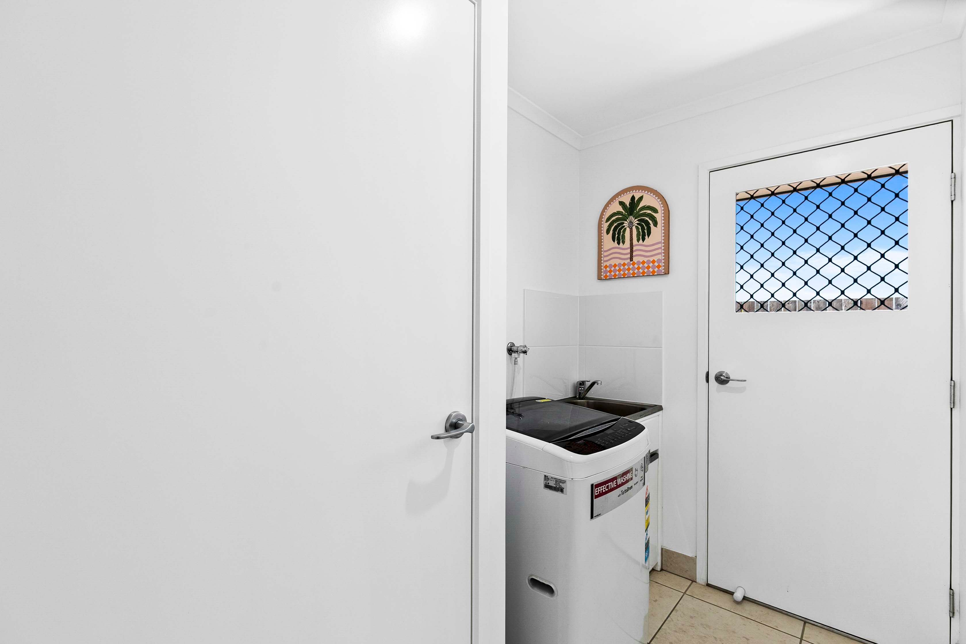 16 Holly Road — photo 15 of 23