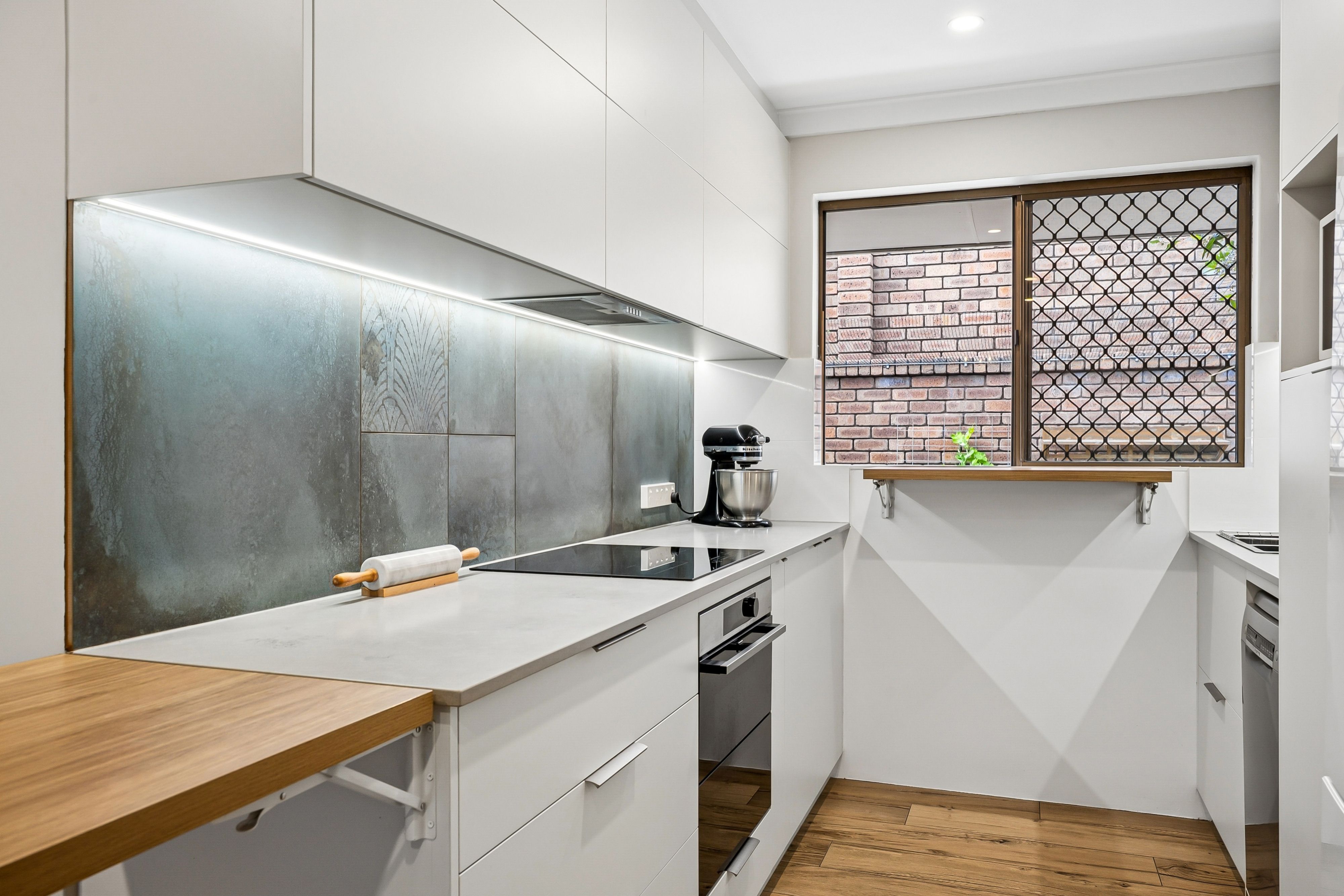 8/11 Kinsella Street — photo 3 of 17