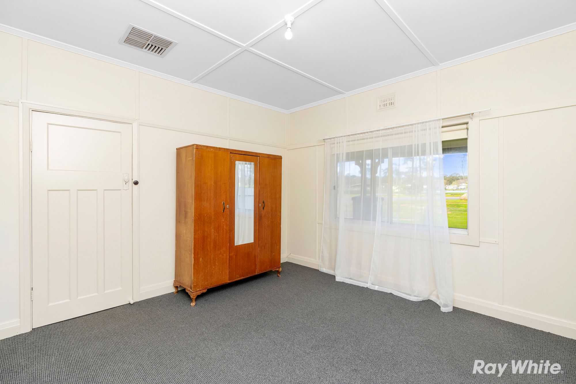 44 Park Lane — photo 8 of 15