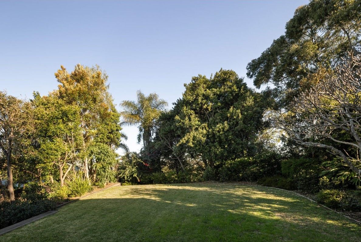 35 Victoria Crescent — photo 4 of 11