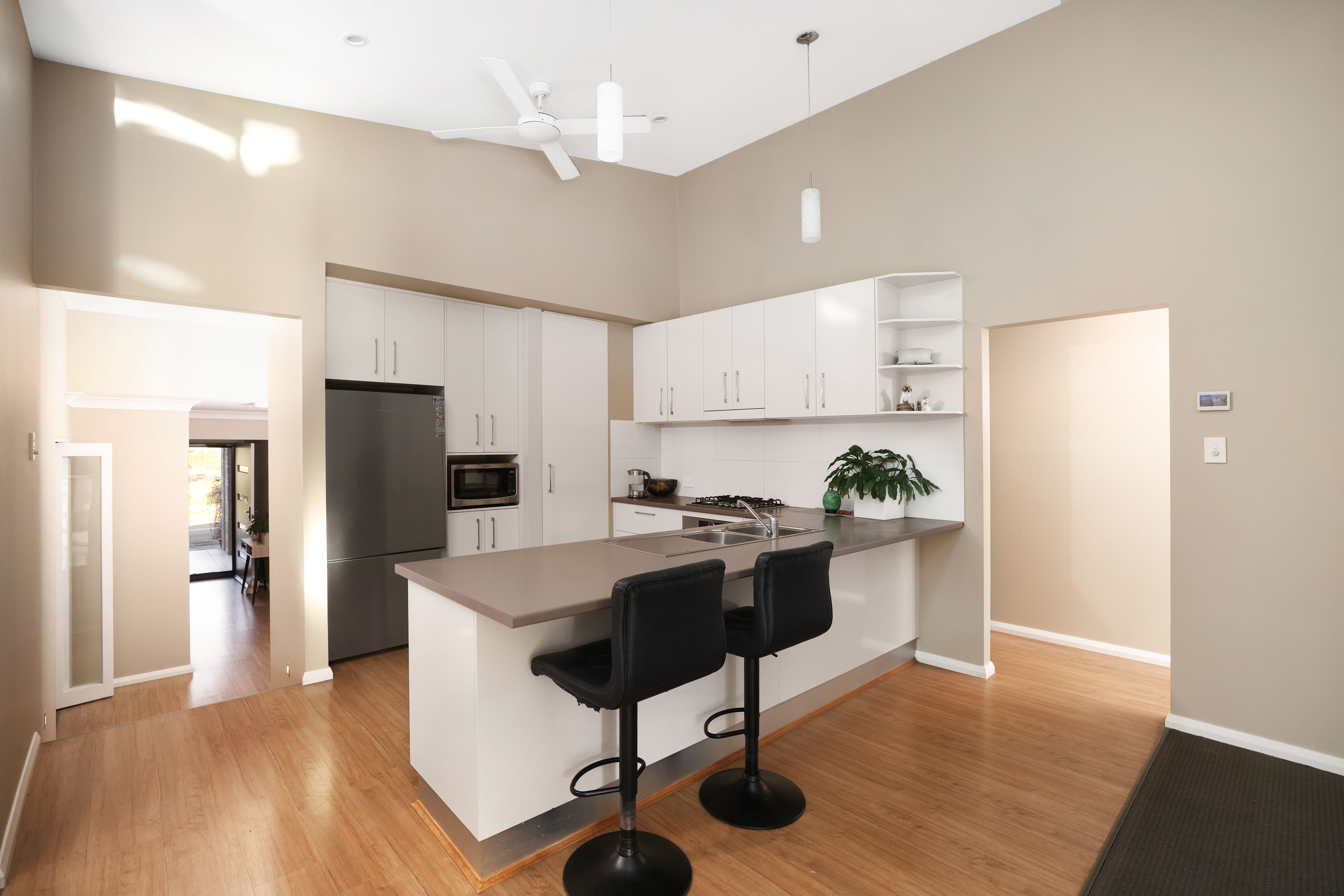 69 Renwick Drive — photo 4 of 13