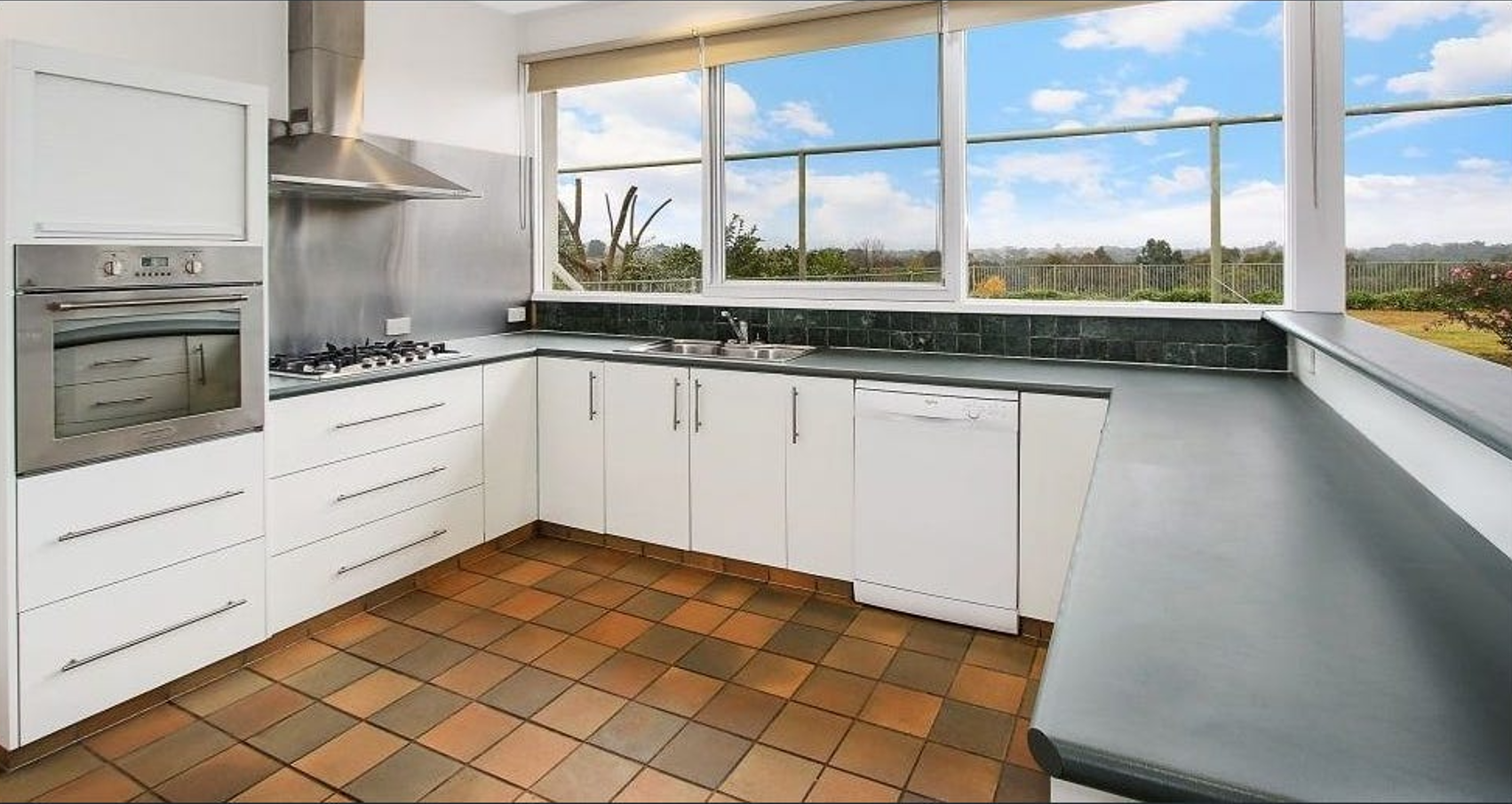 15 Stafford Road, West Albury, NSW 2640