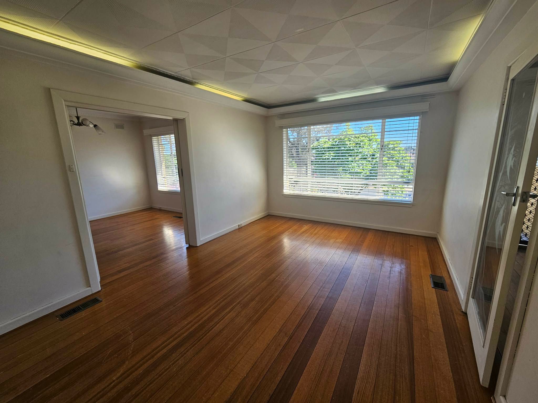 90 Ferntree Gully Road — photo 7 of 10