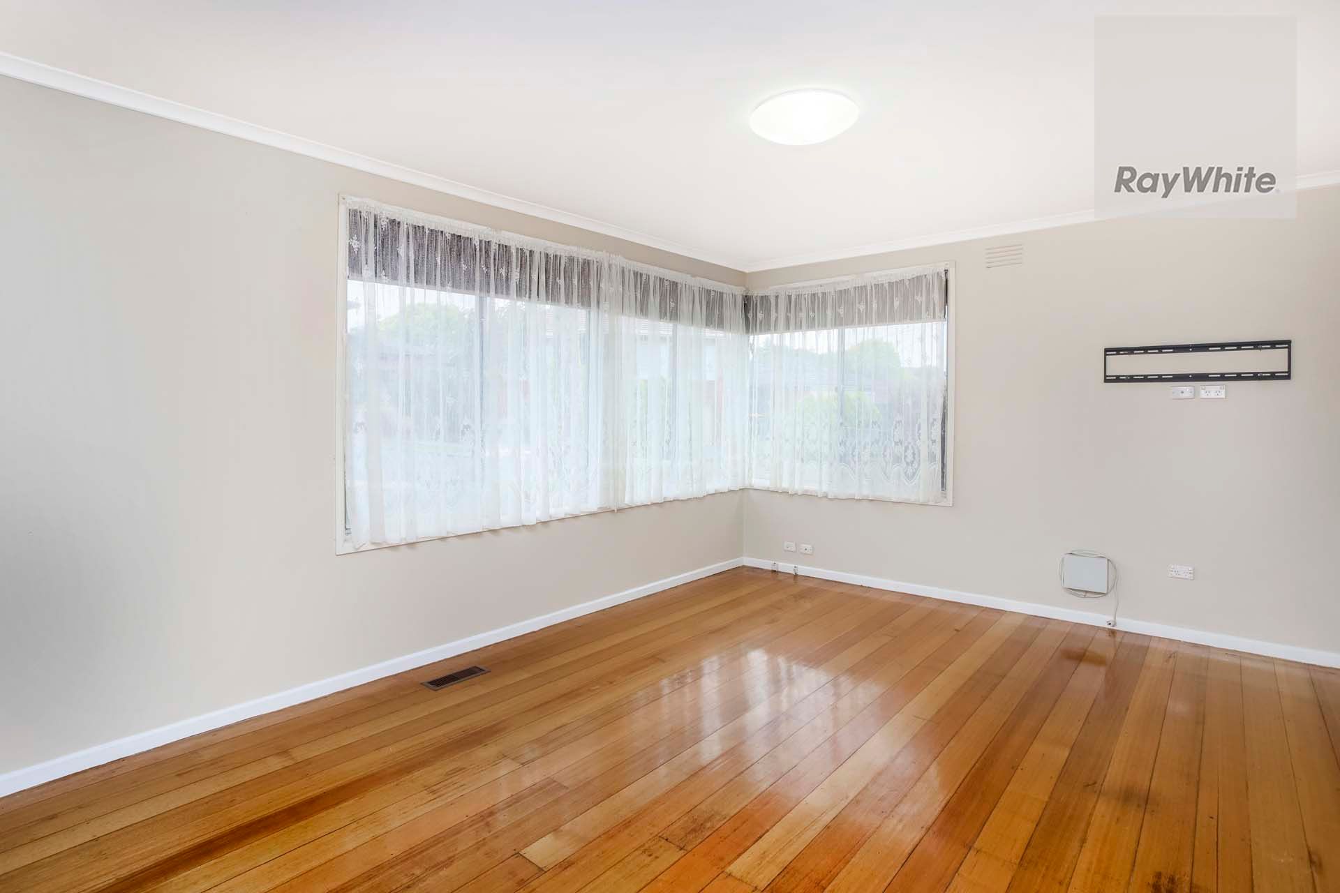 11 Highcliffe Close, Gladstone Park, VIC 3043