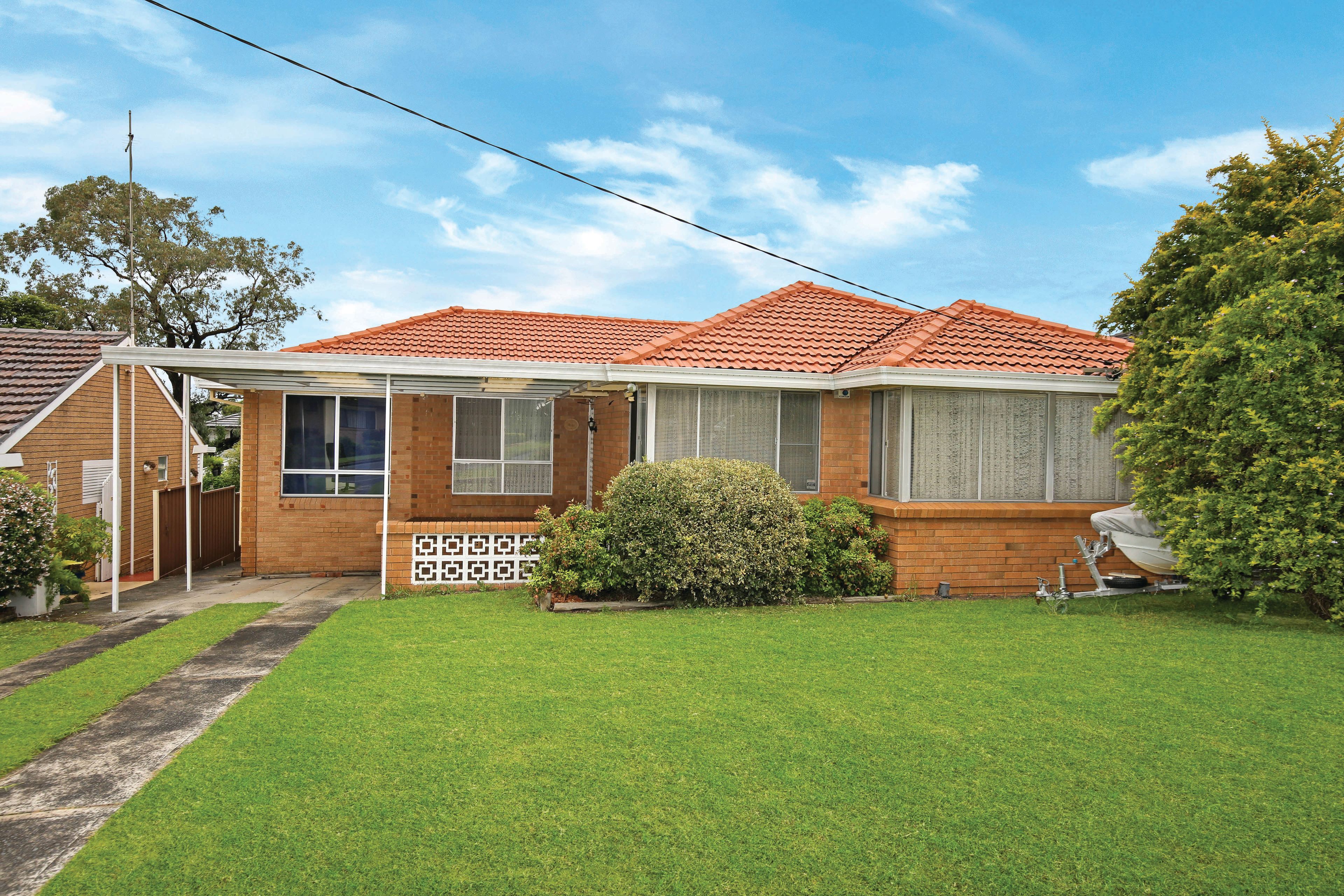 53 Staff Road, Unanderra NSW 2526