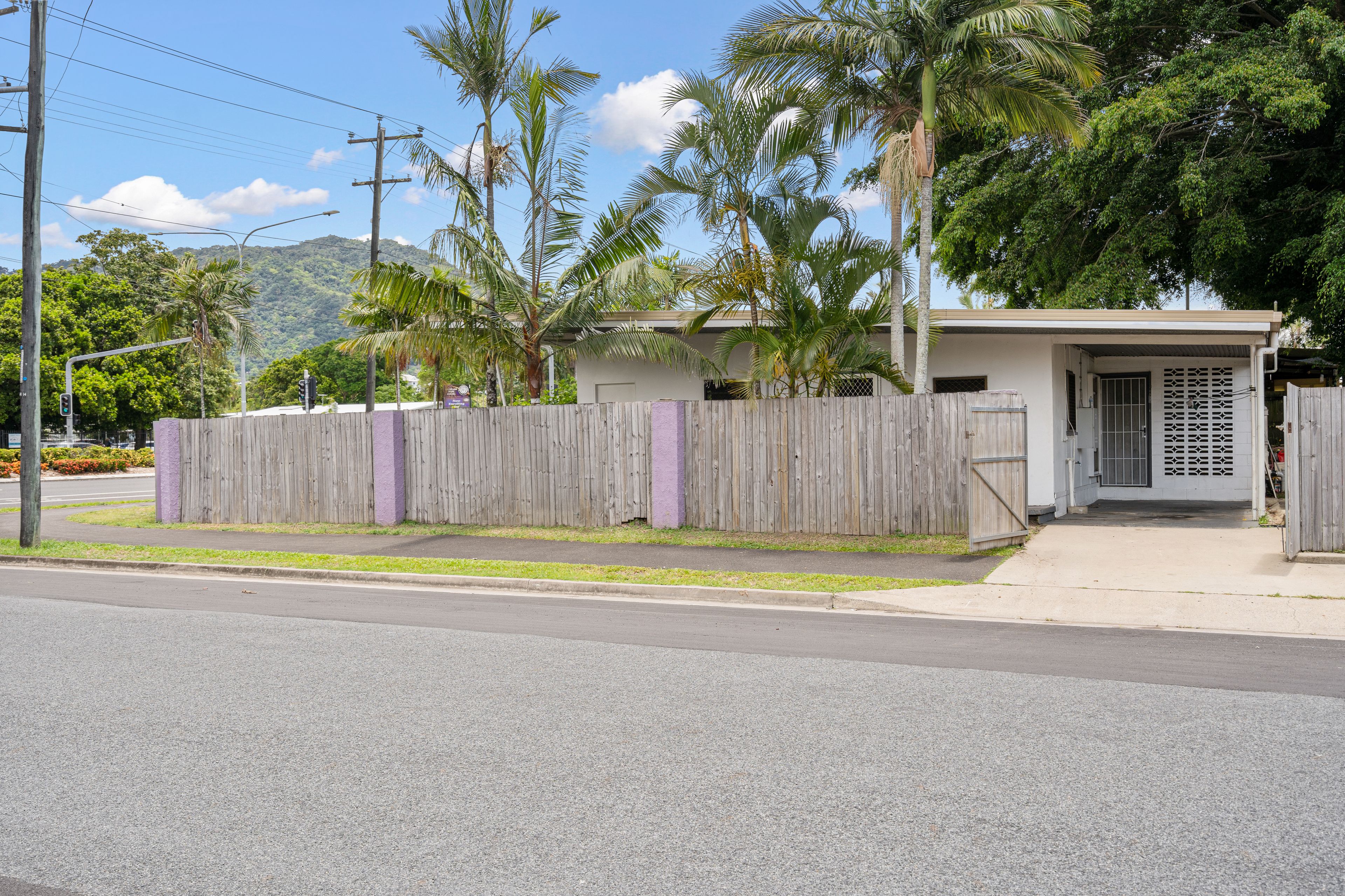 1/276 McCoombe Street, Westcourt, QLD 4870 Leased House Ray White