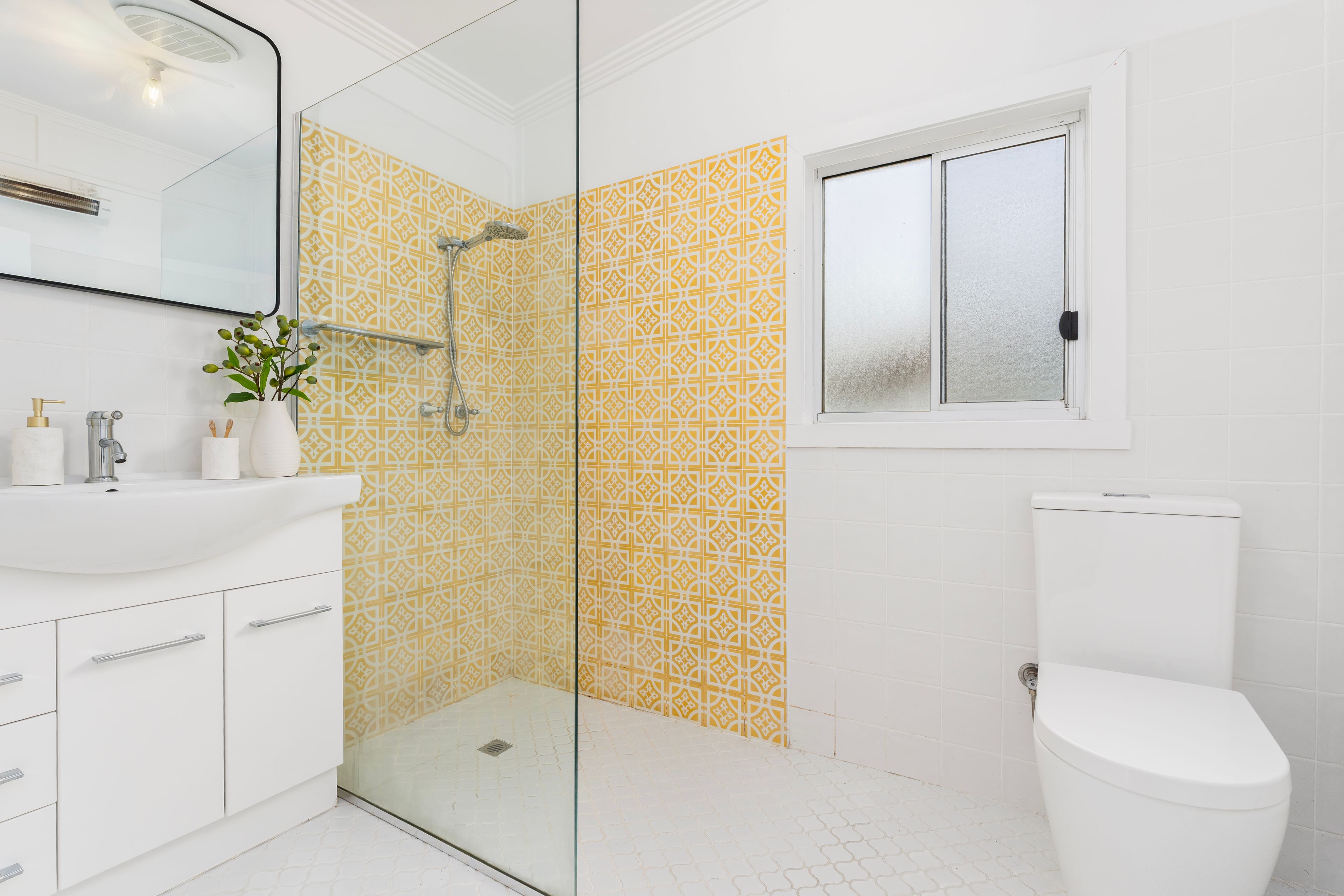 1086 Waugh Road — photo 9 of 19