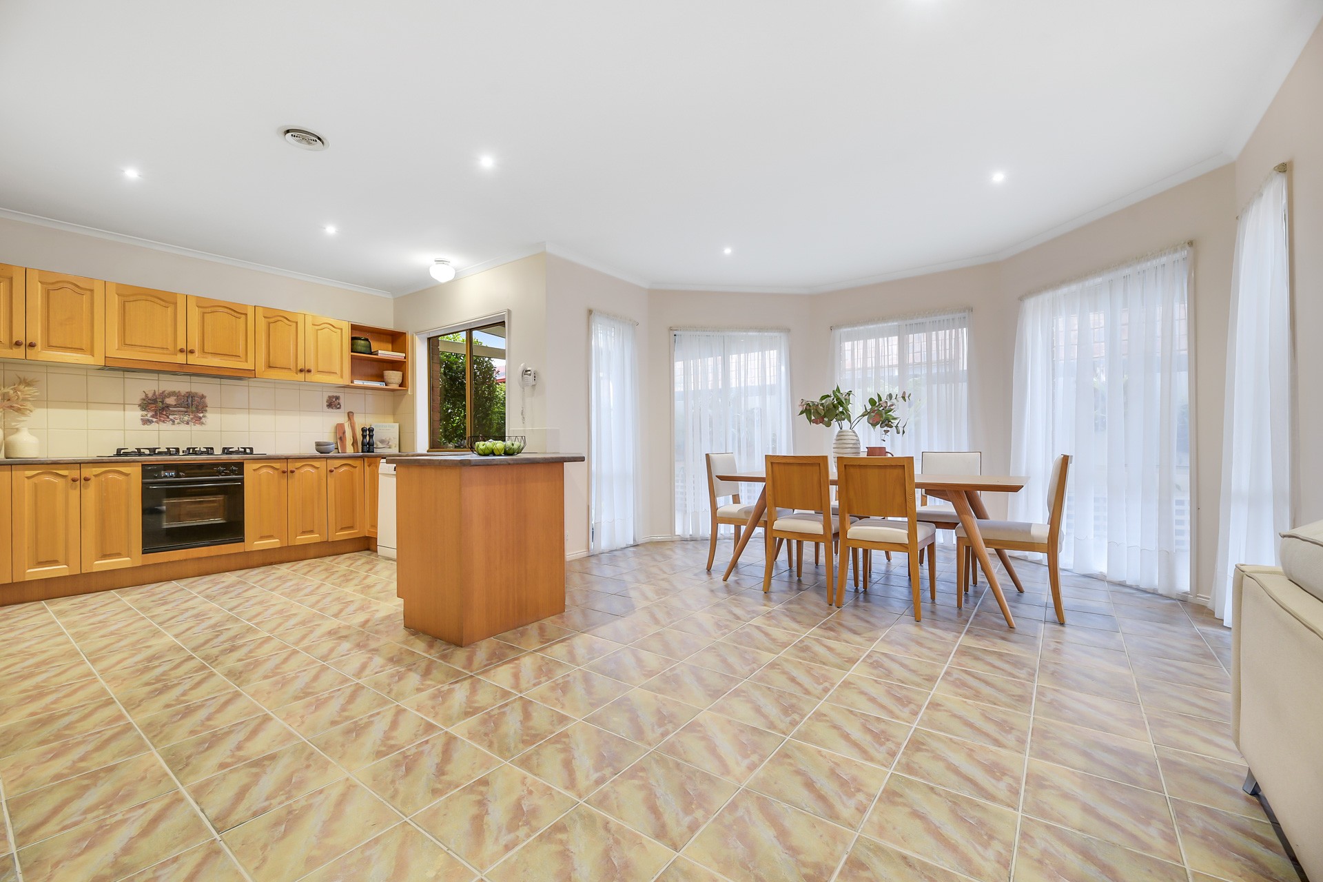 6 Floral Gardens, Narre Warren South, VIC 3805