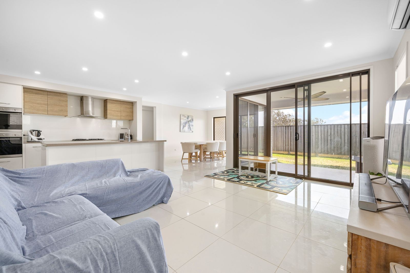 33 Ellabay Crescent, Redland Bay, QLD 4165