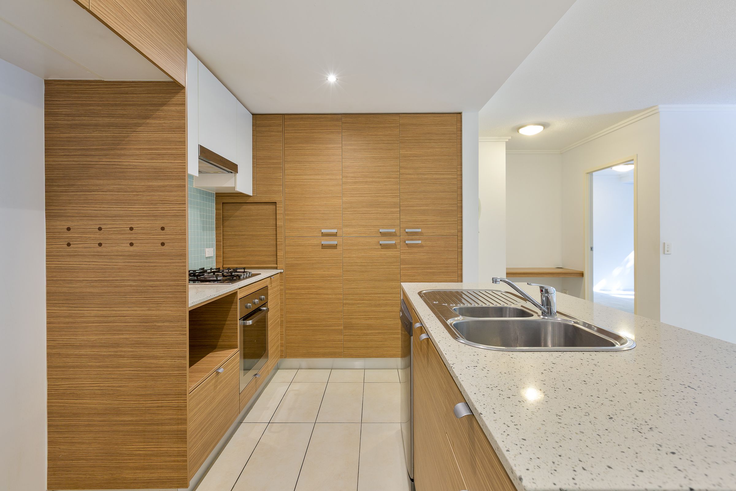 2/154 Musgrave Ave 'Acacia Building' — photo 2 of 12