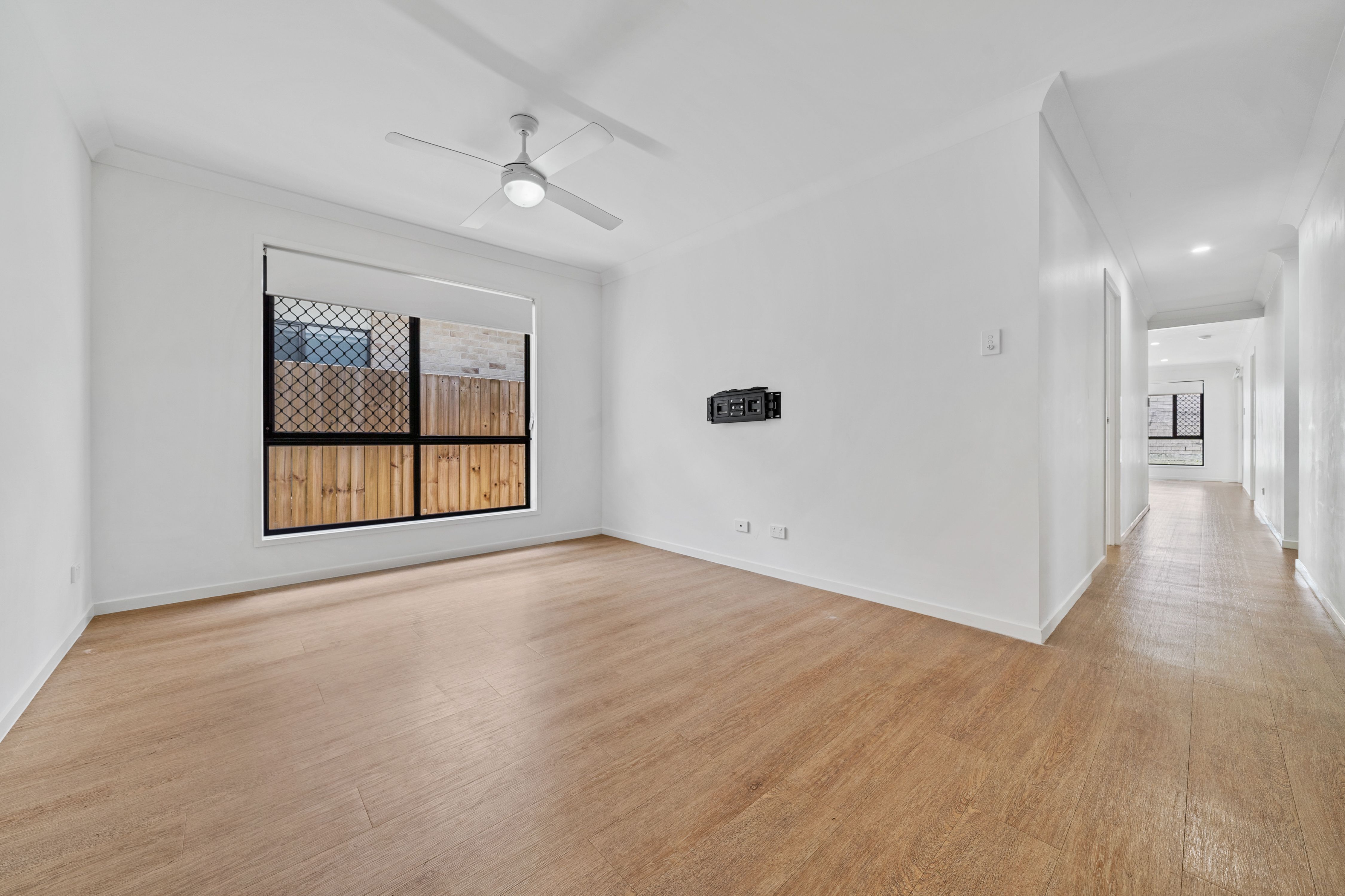 8 Bloomfield Esplanade, South Maclean, QLD 4280