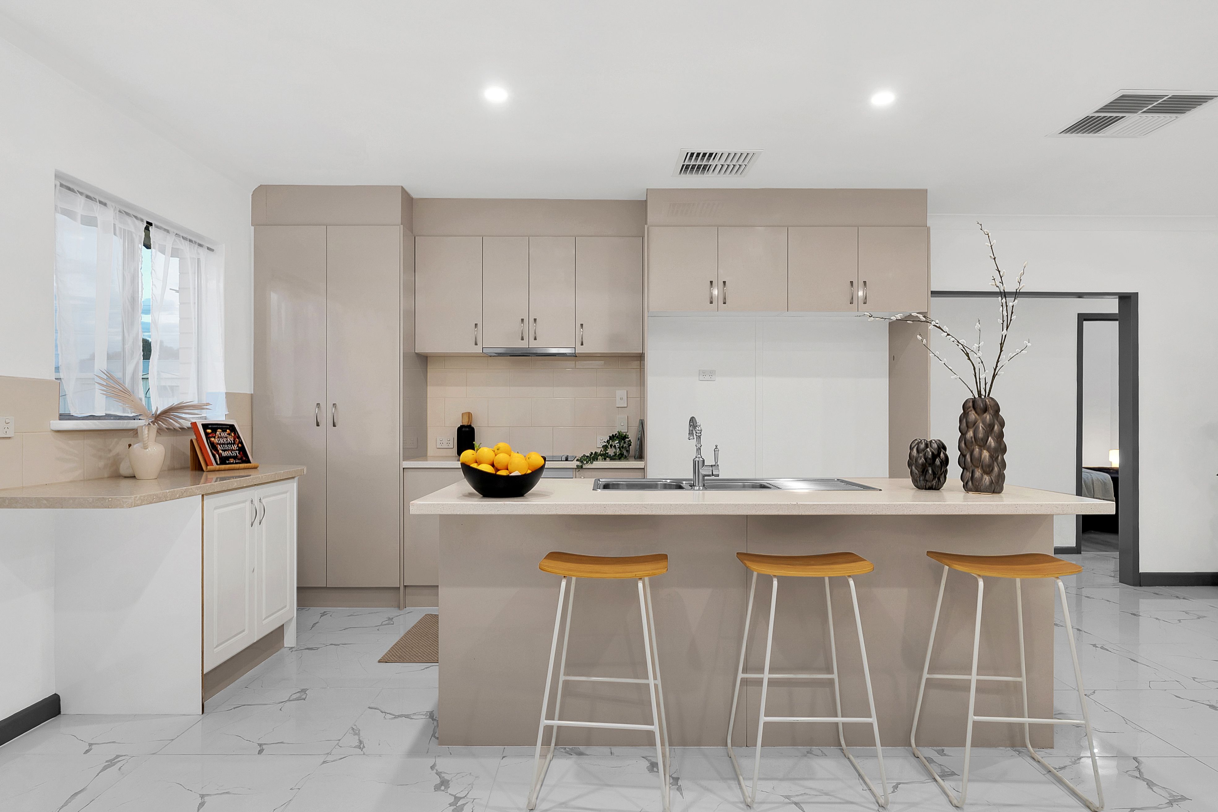 27 Aldershot Avenue — photo 7 of 17