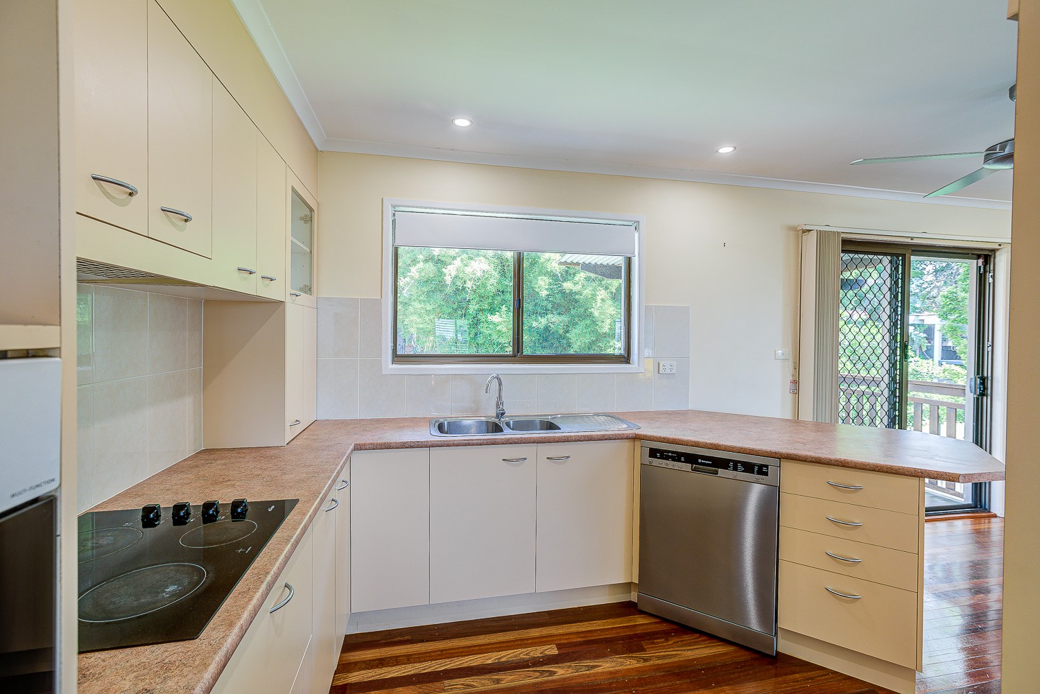 21 Lake View Drive, Thornlands, QLD 4164