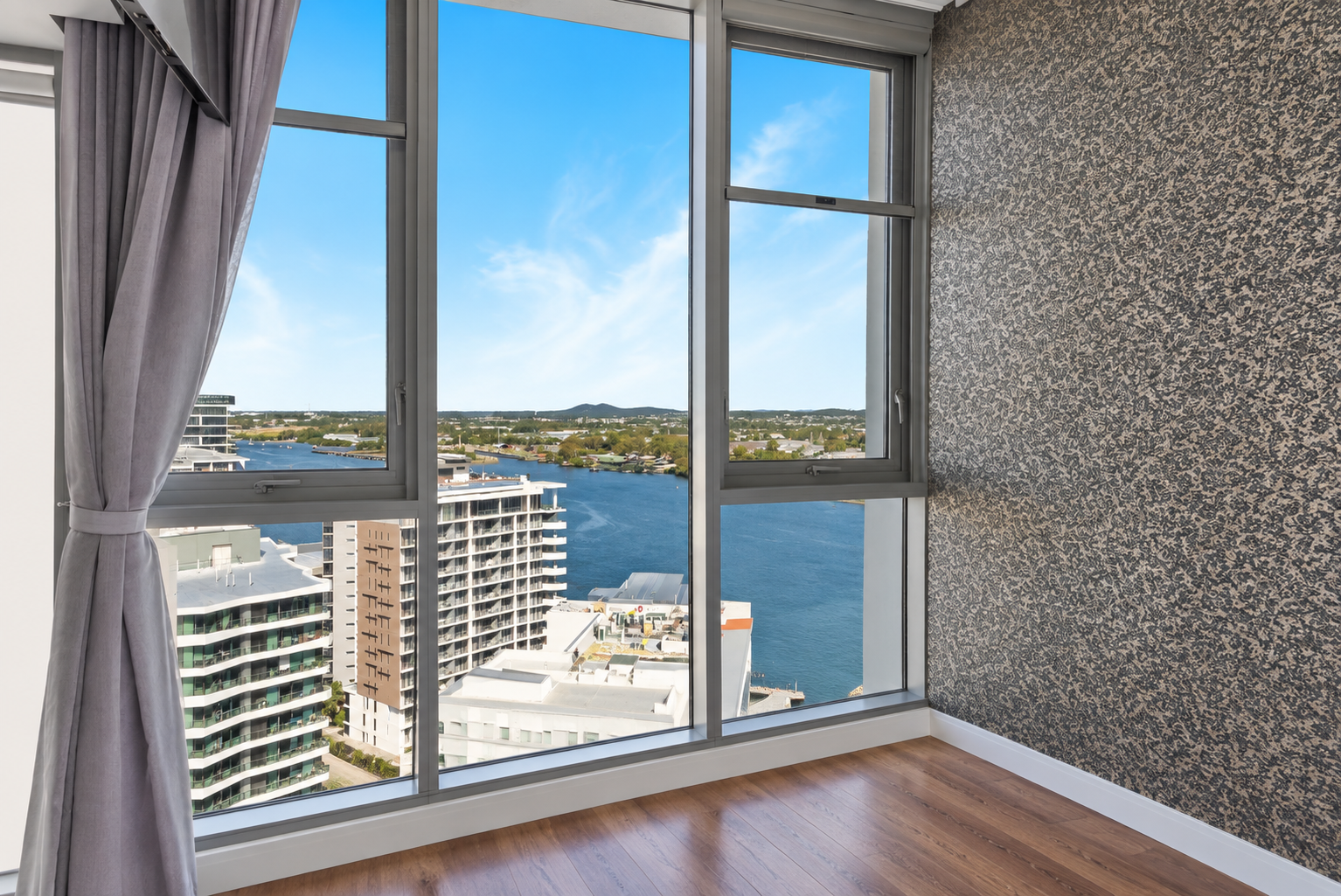 12104/8 Harbour Road — photo from Ray White Ascot