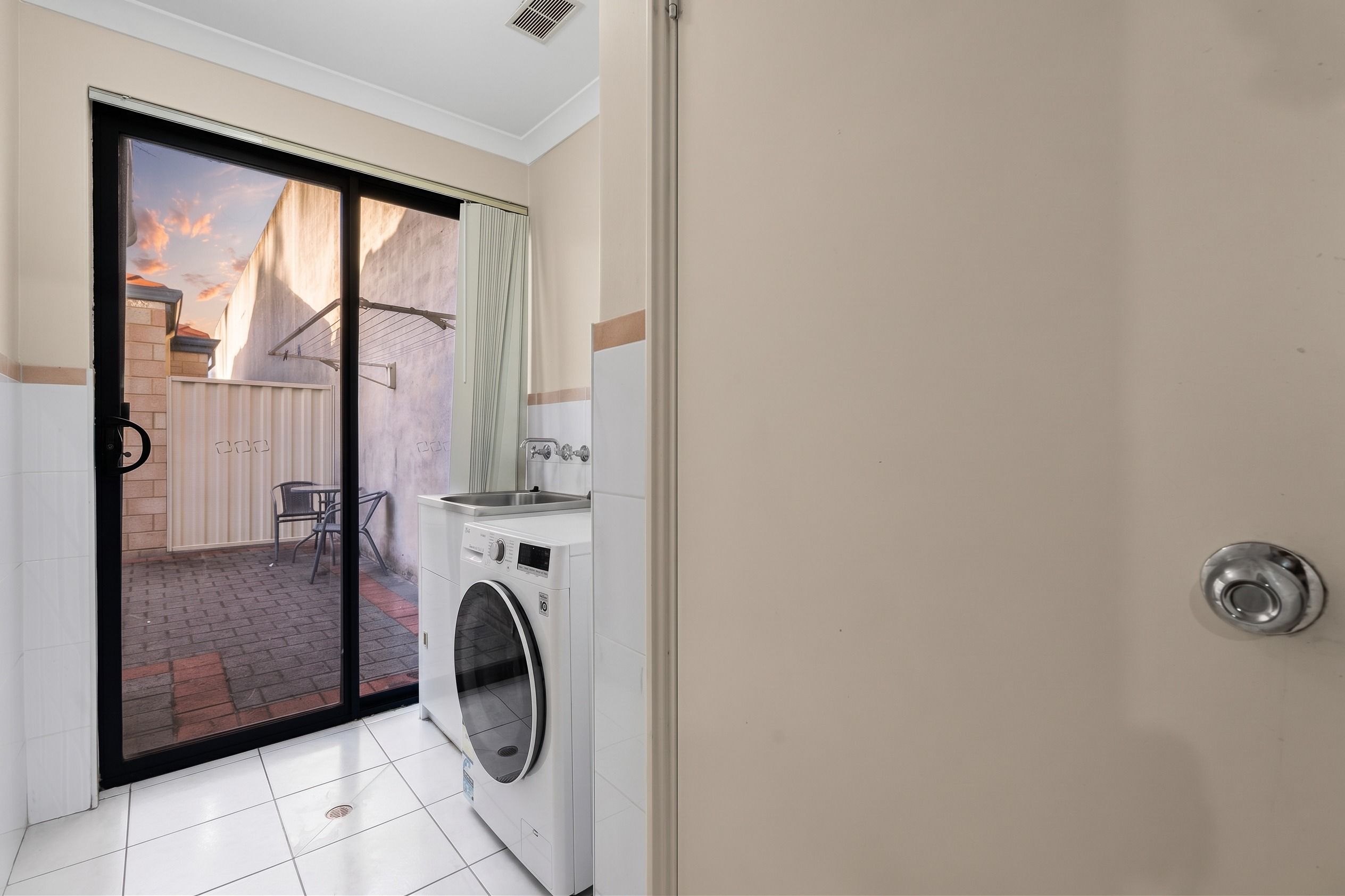 7/3 Stoke Place — photo 14 of 20
