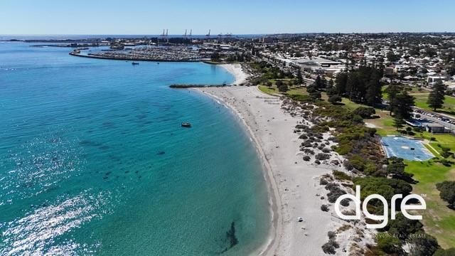 59 Breaksea Drive, North Coogee WA 6163