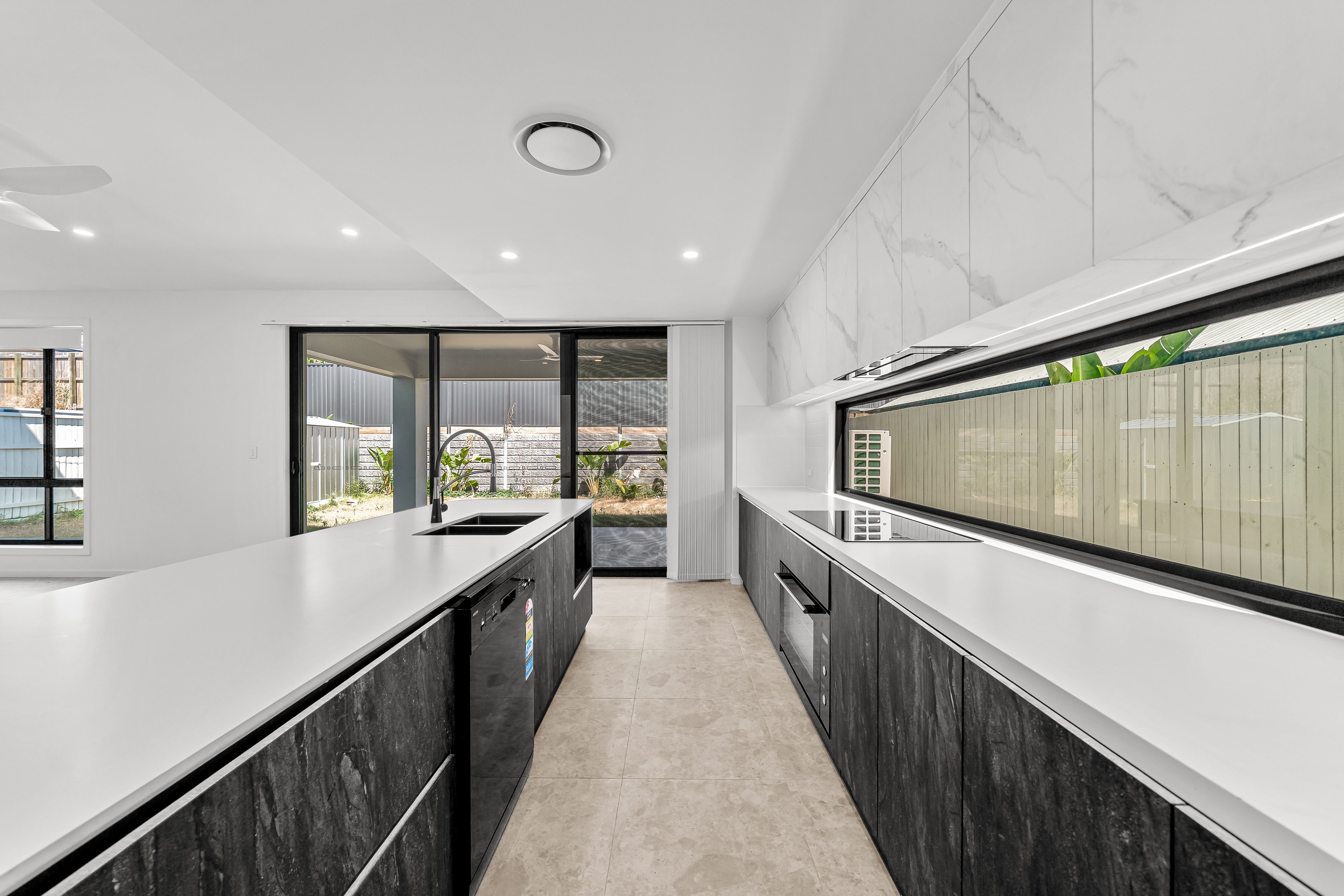 11 Prahan Crescent, Parkinson, QLD 4115