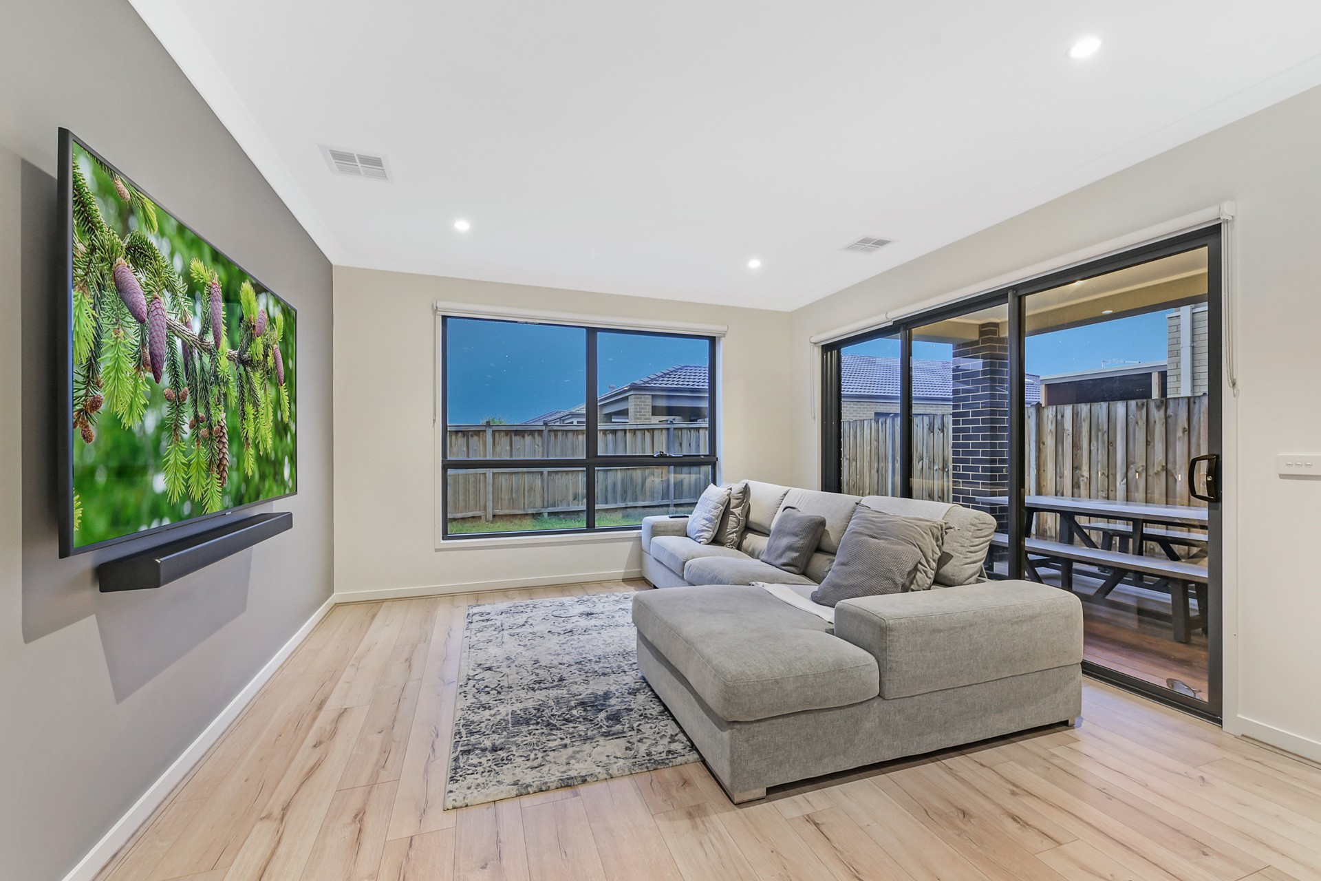 6 Hallyburton Drive, Clyde North, VIC 3978