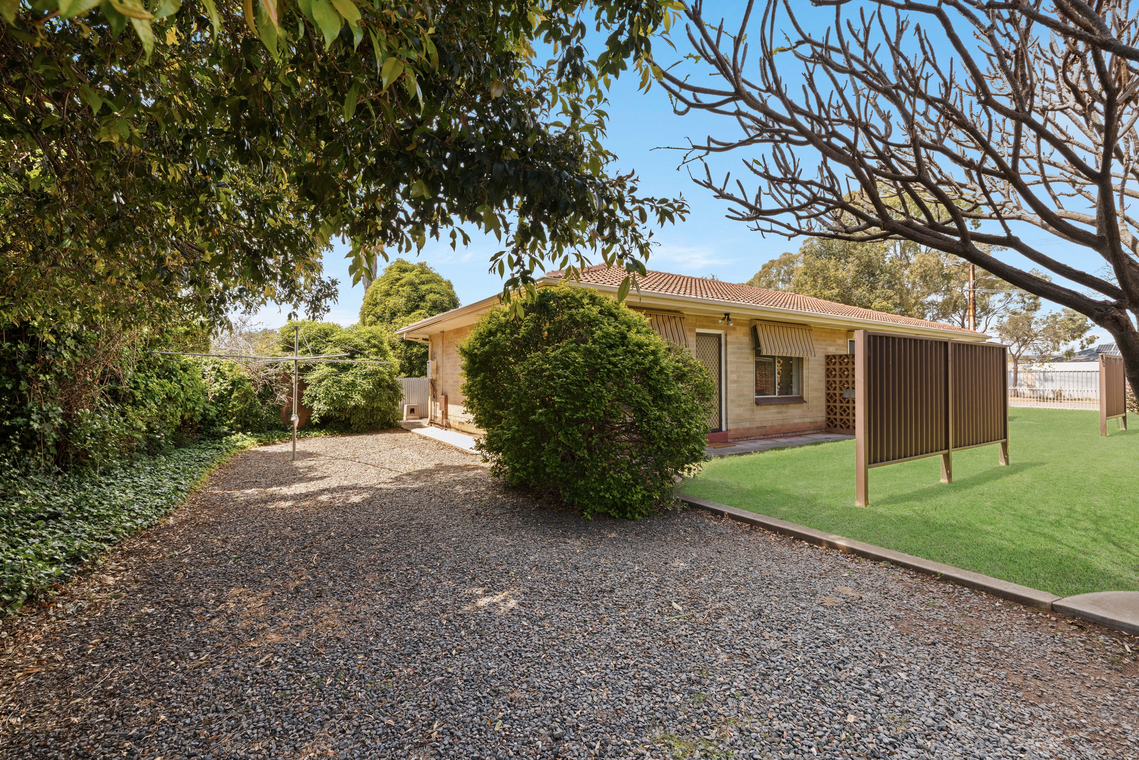 2/3 Jewell Street — photo 3 of 19