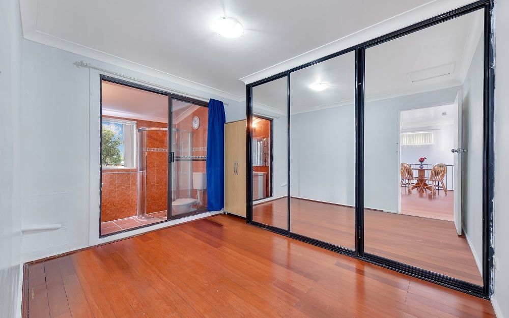 12 Wordsworth Avenue — photo 3 of 9