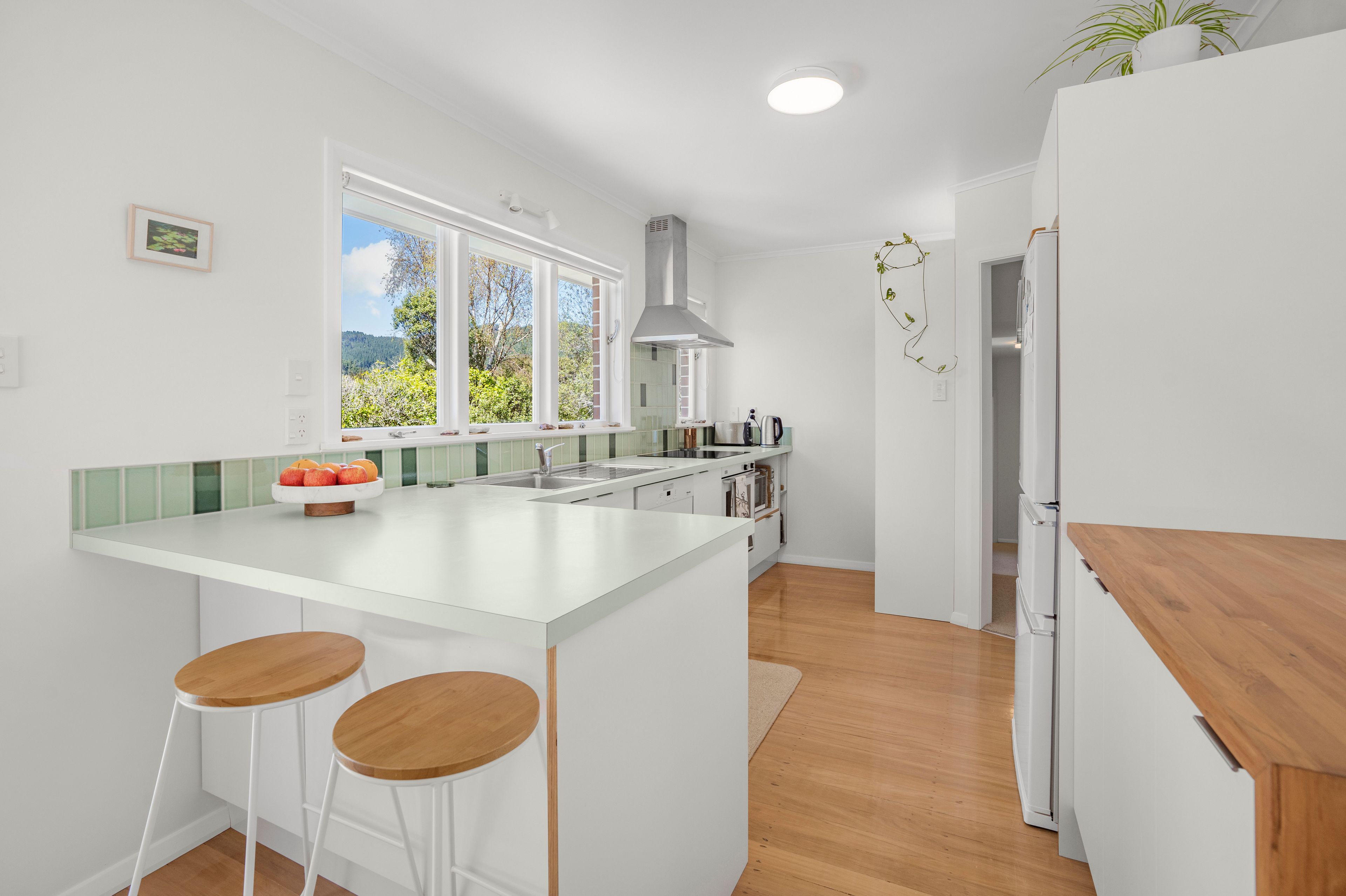 Photo 7 of 41 Sunbrae Drive, Silverstream, Upper Hutt
