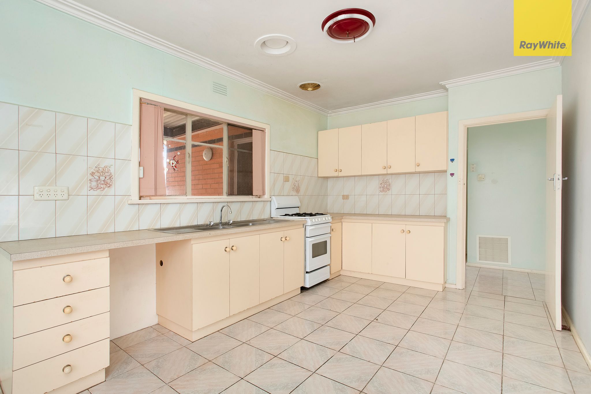 5 Avondale Avenue, St Albans, VIC 3021