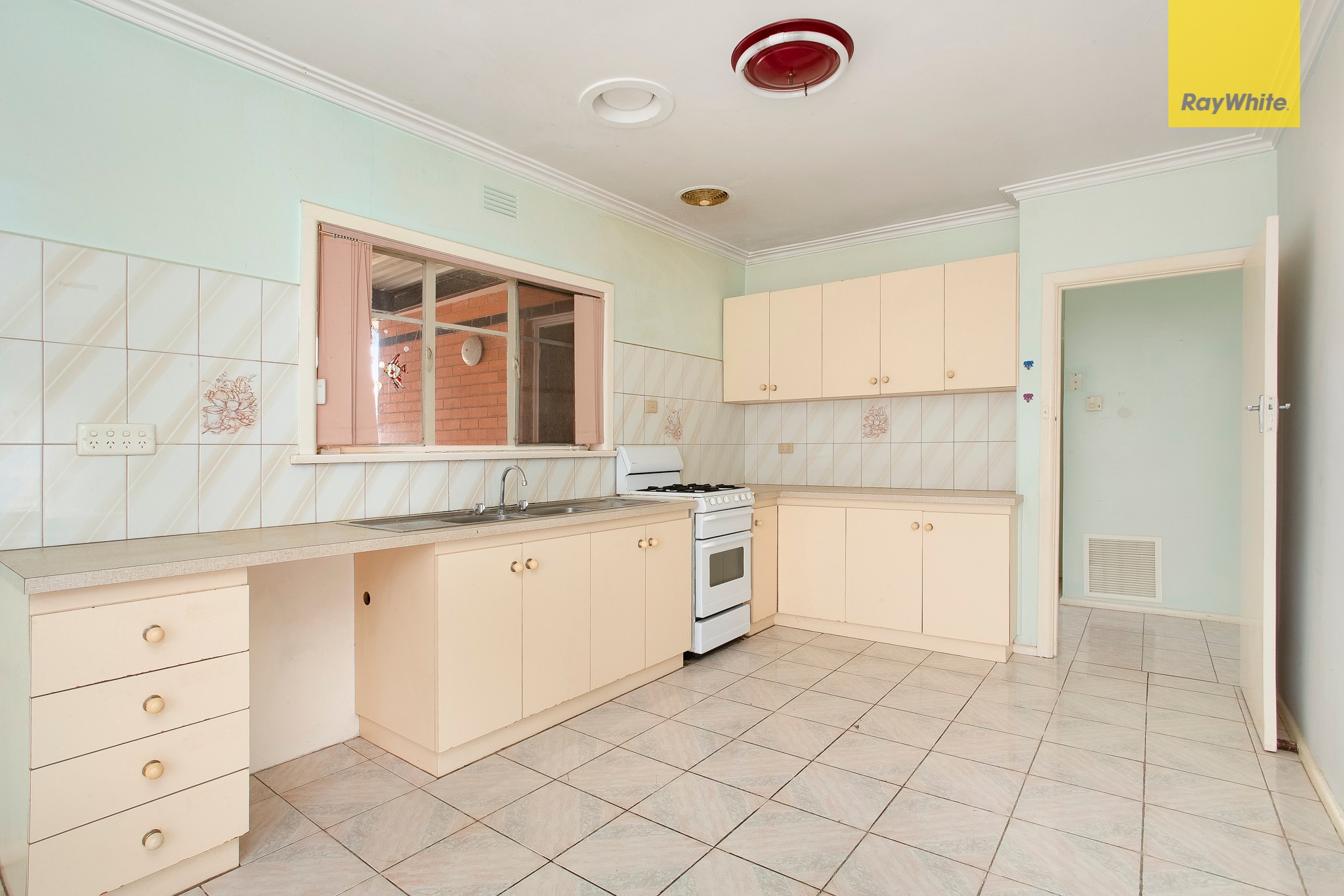 5 Avondale Avenue, St Albans, VIC 3021