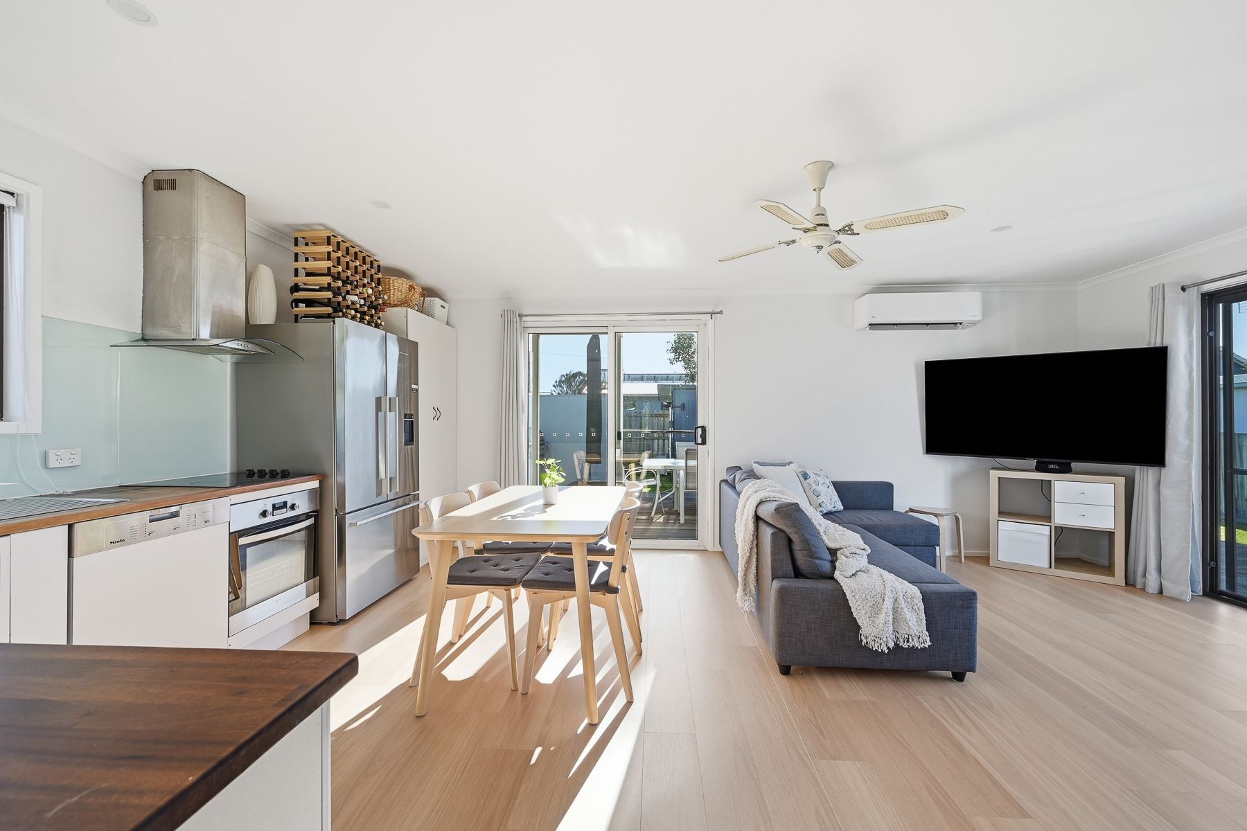 102 Anglers Road — photo 5 of 19