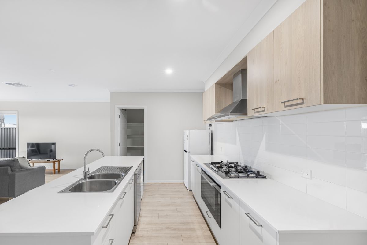 35 Hutchinson Drive — photo 3 of 7