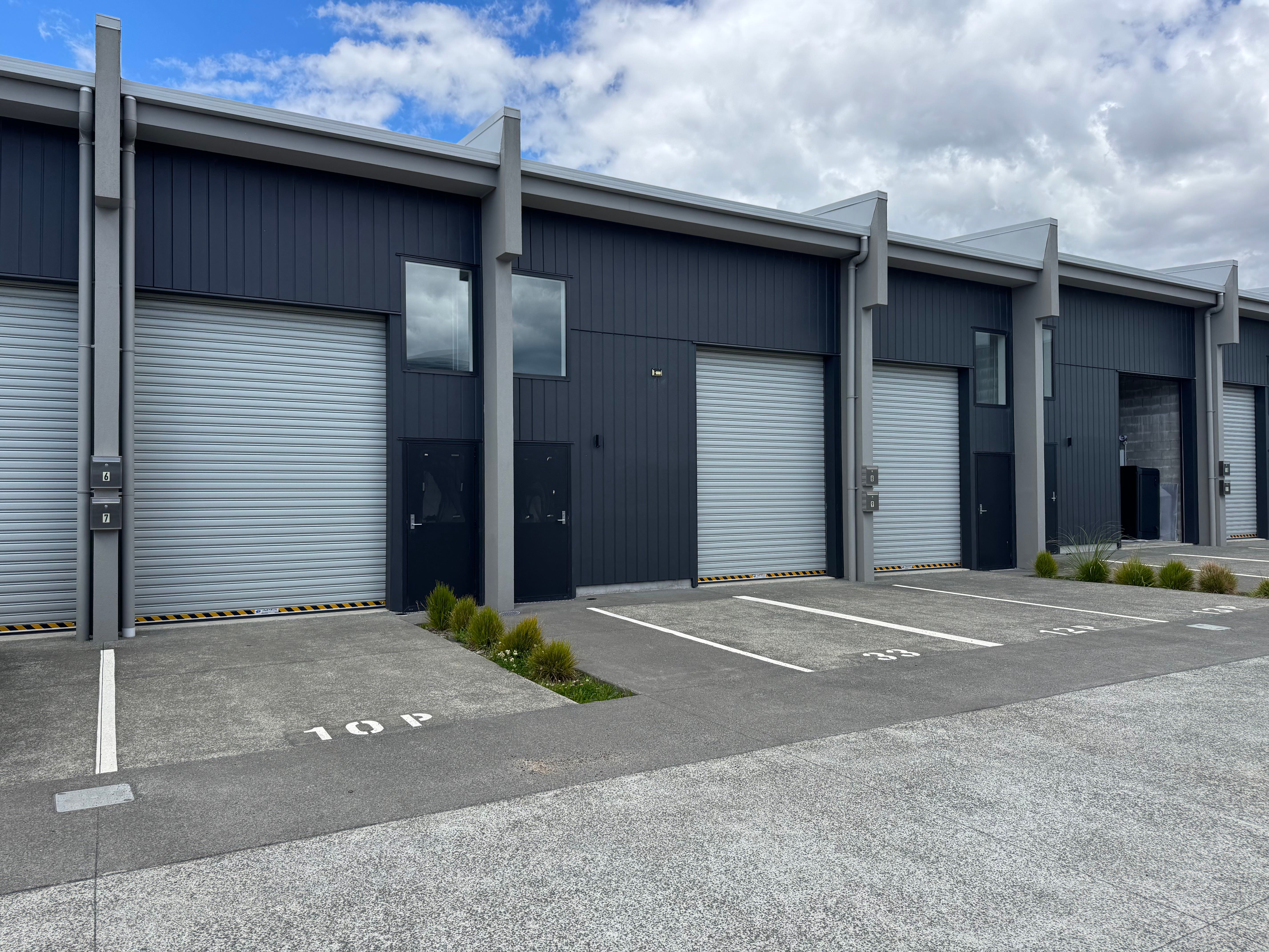 7/4 Spring Garden Avenue, Westgate, Waitakere City