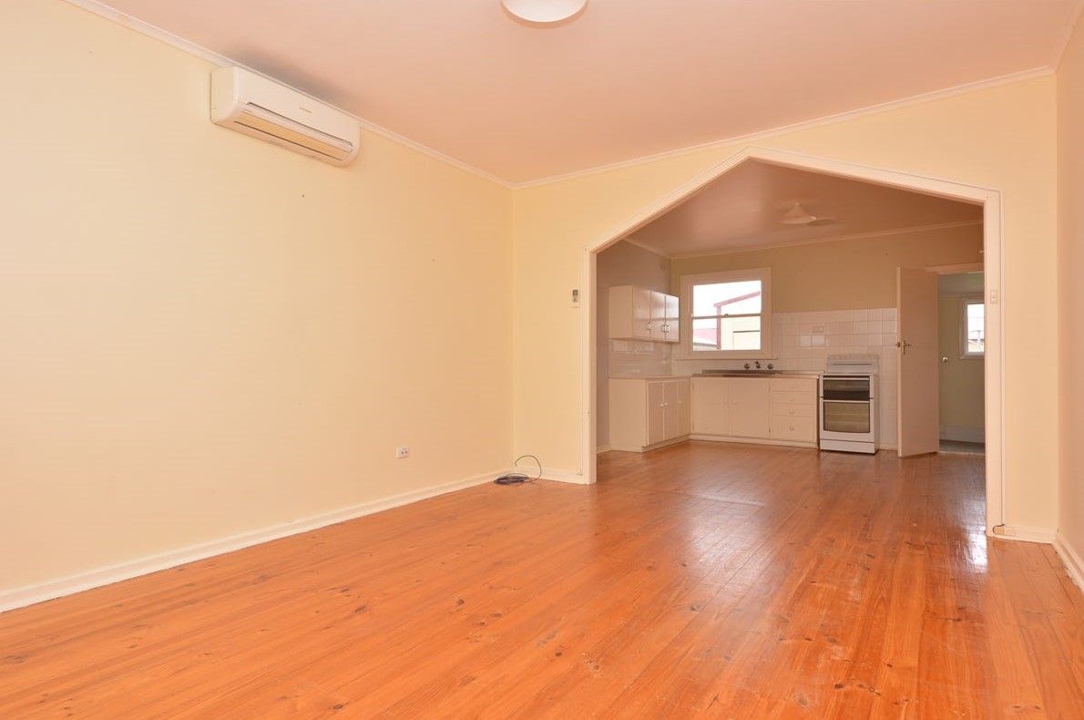 12 Albert Street — photo 3 of 13
