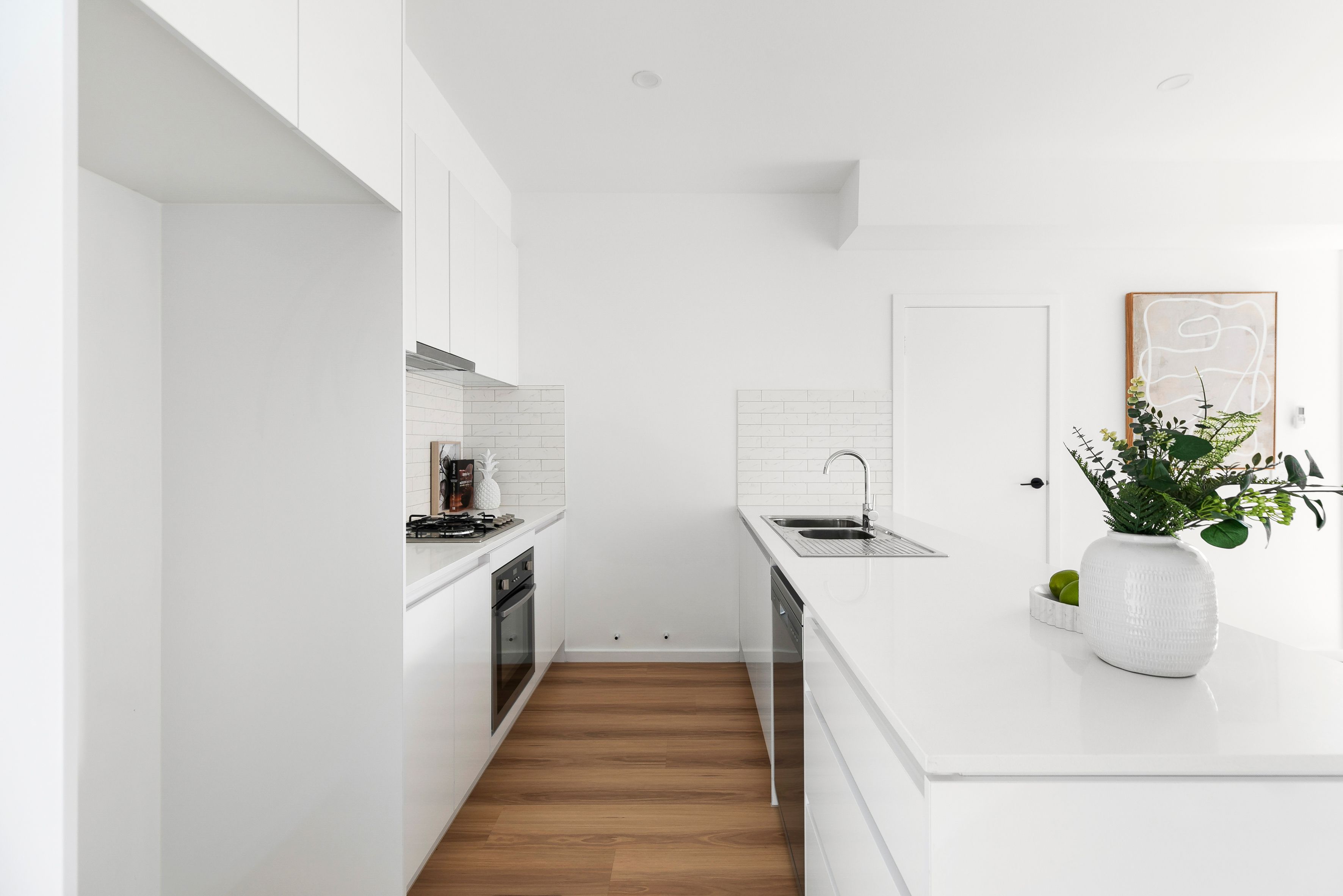 2/8 Curie Avenue — photo 8 of 15