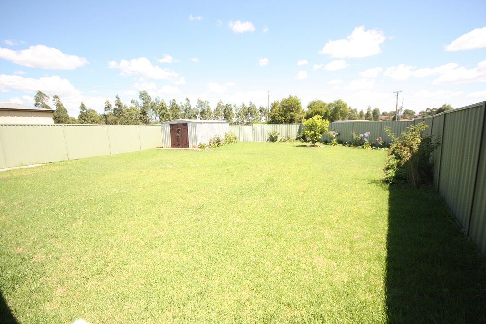 14 Holman Place, St Helens Park, NSW 2560