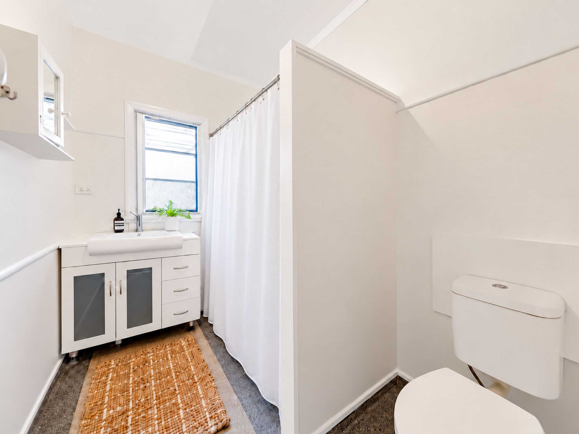 46 Imbros Street — photo 10 of 19