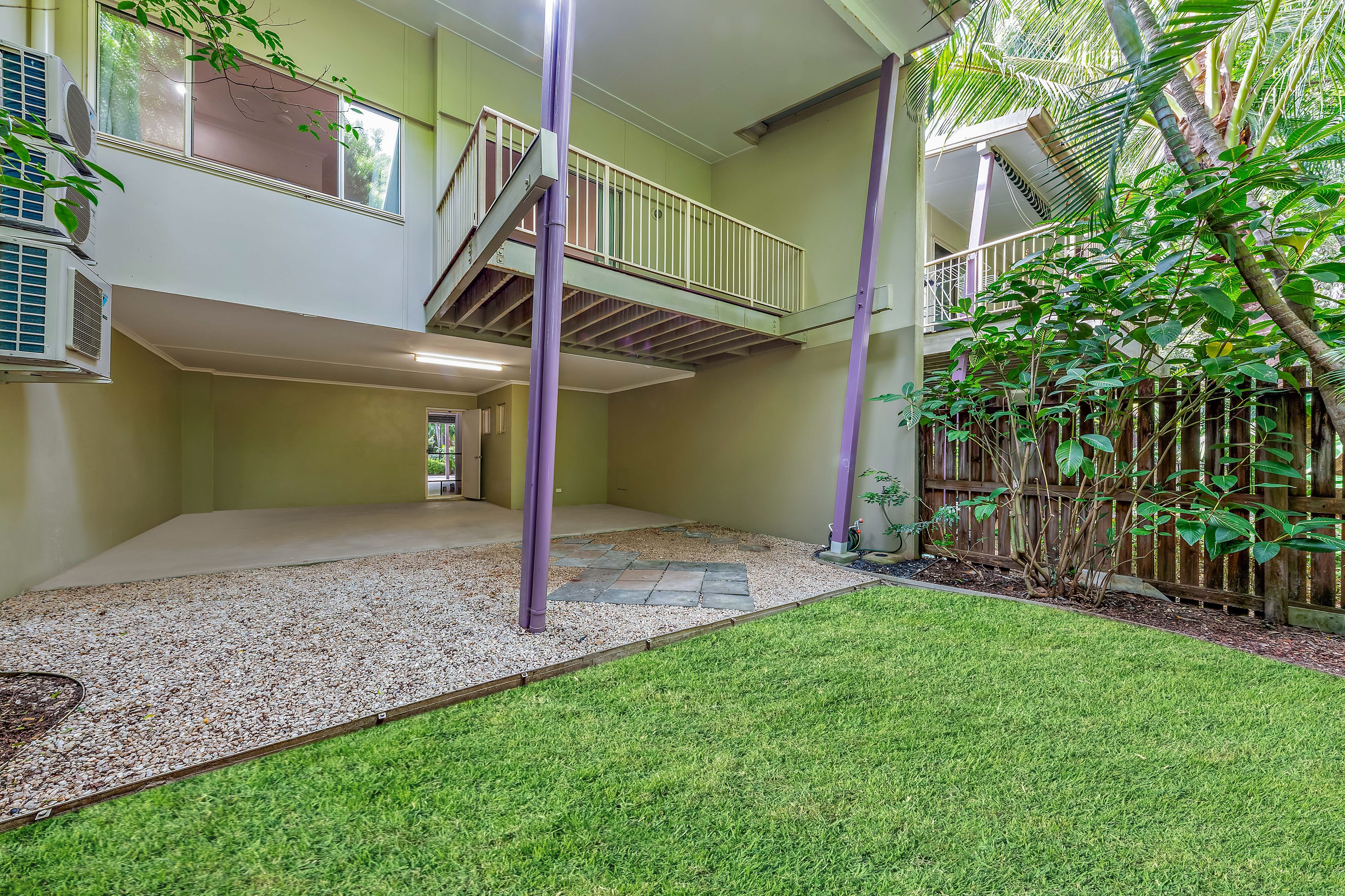 2/21 Shute Harbour Road — photo 4 of 20