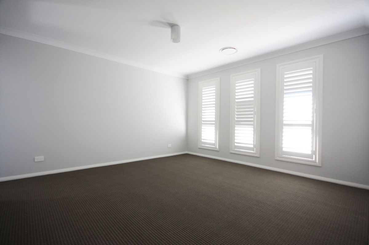 31 Kerrigan Crescent, Elderslie, NSW 2570