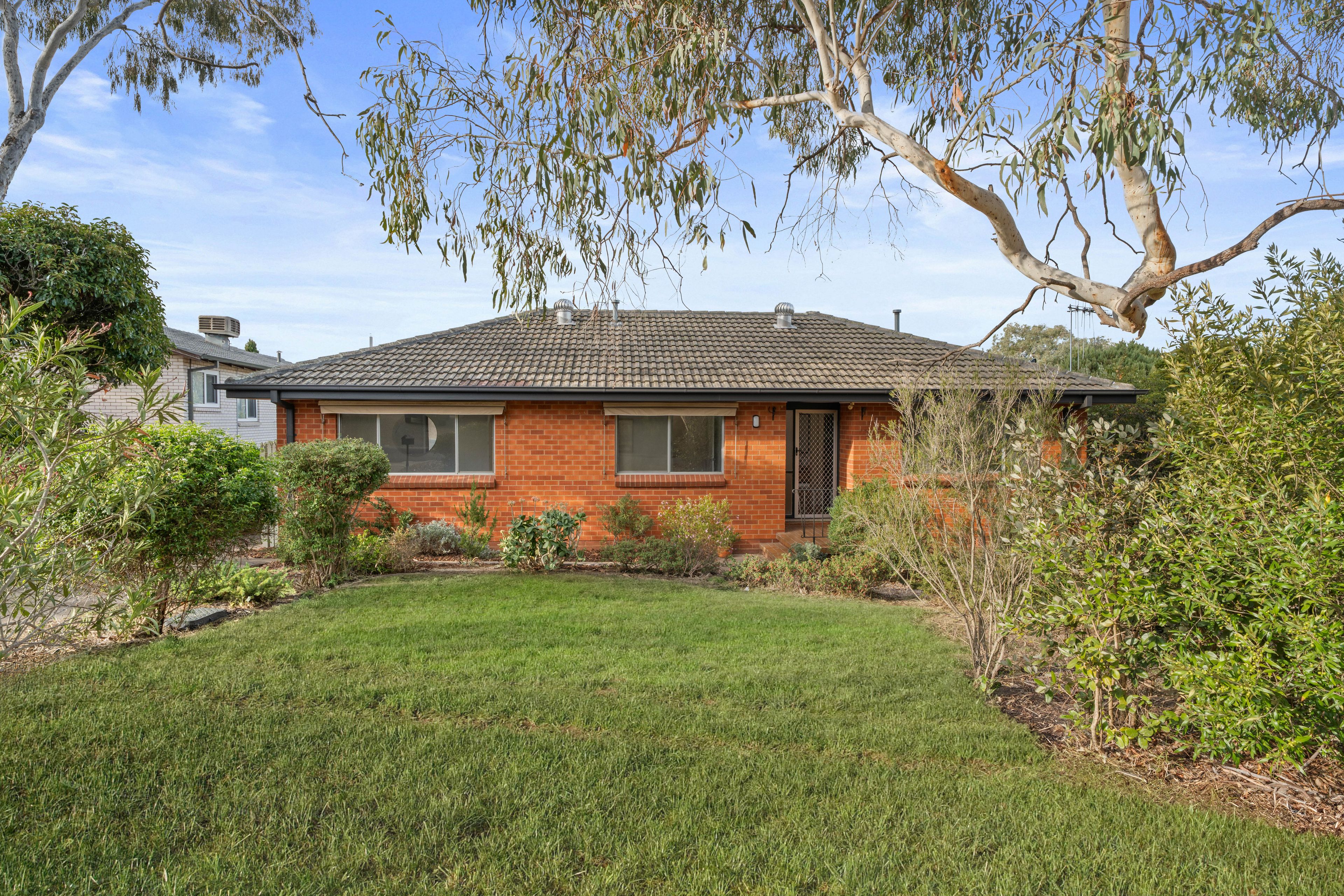 6 Castlereagh Crescent, Macquarie, ACT 2614
