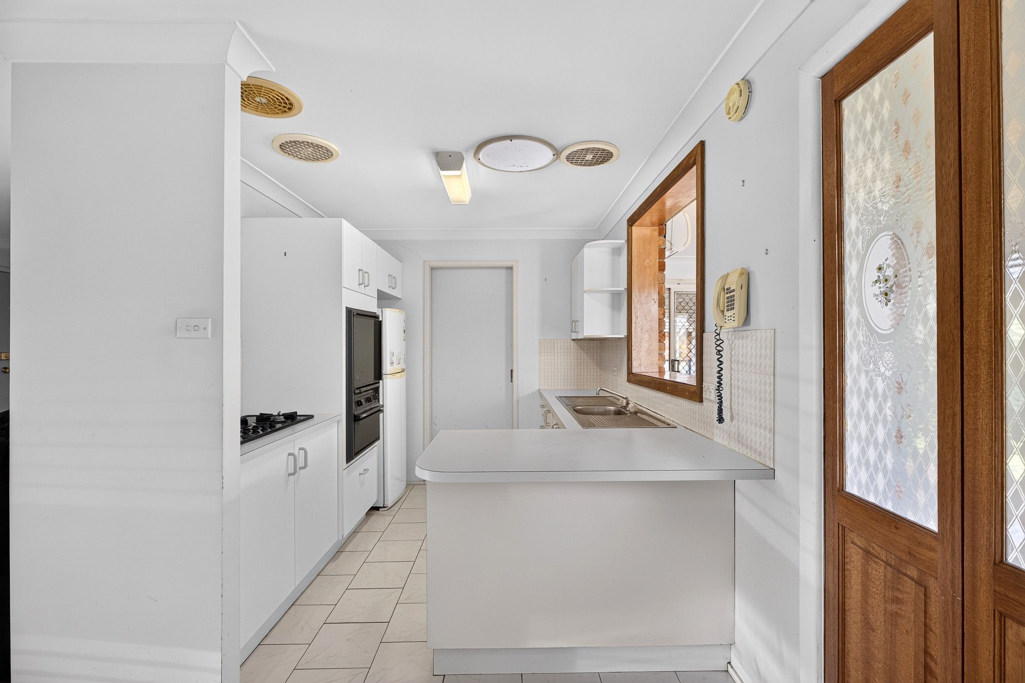 87 Boomerang Crescent — photo 4 of 27