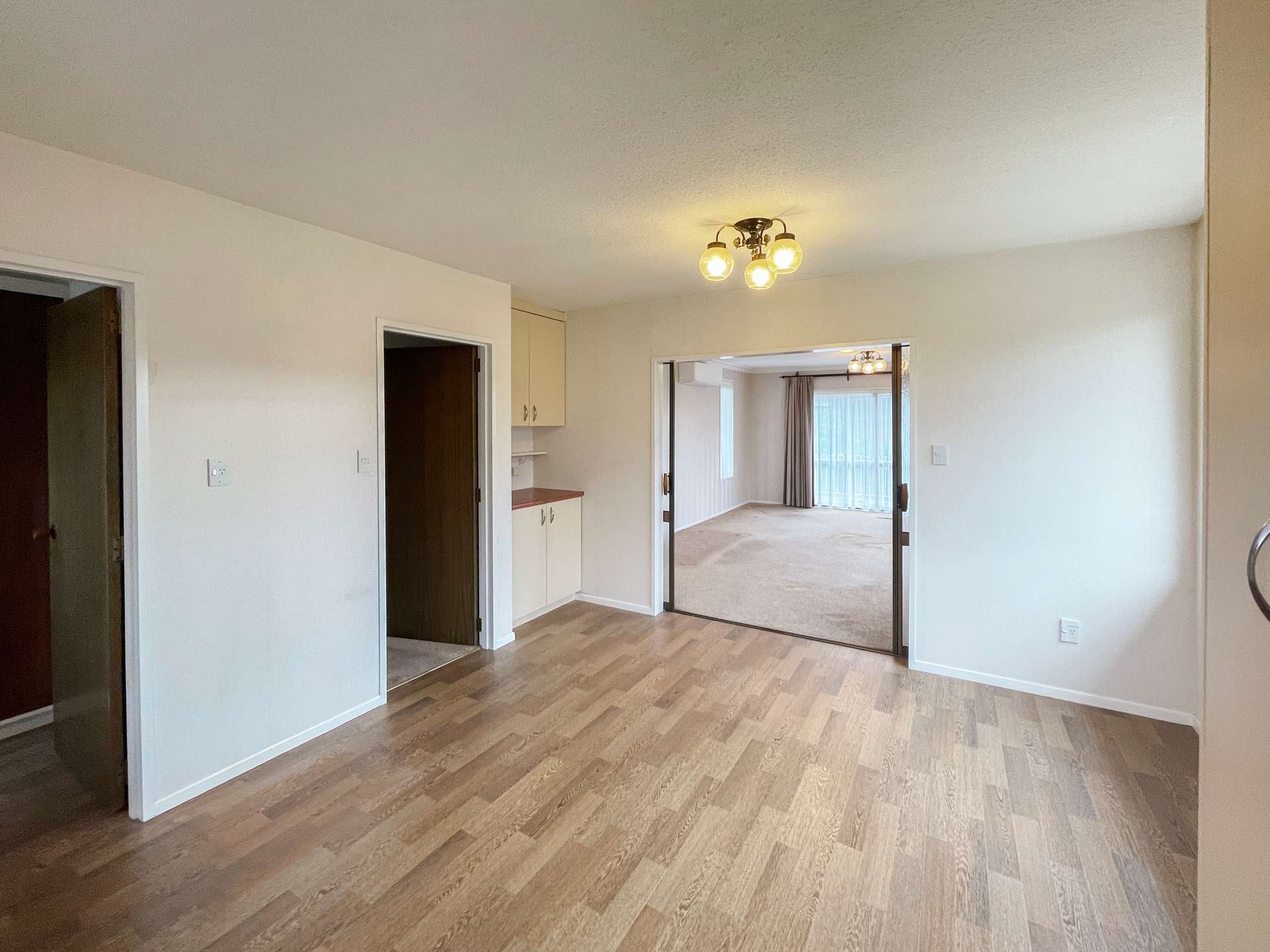 21a Montclare Avenue photo 5