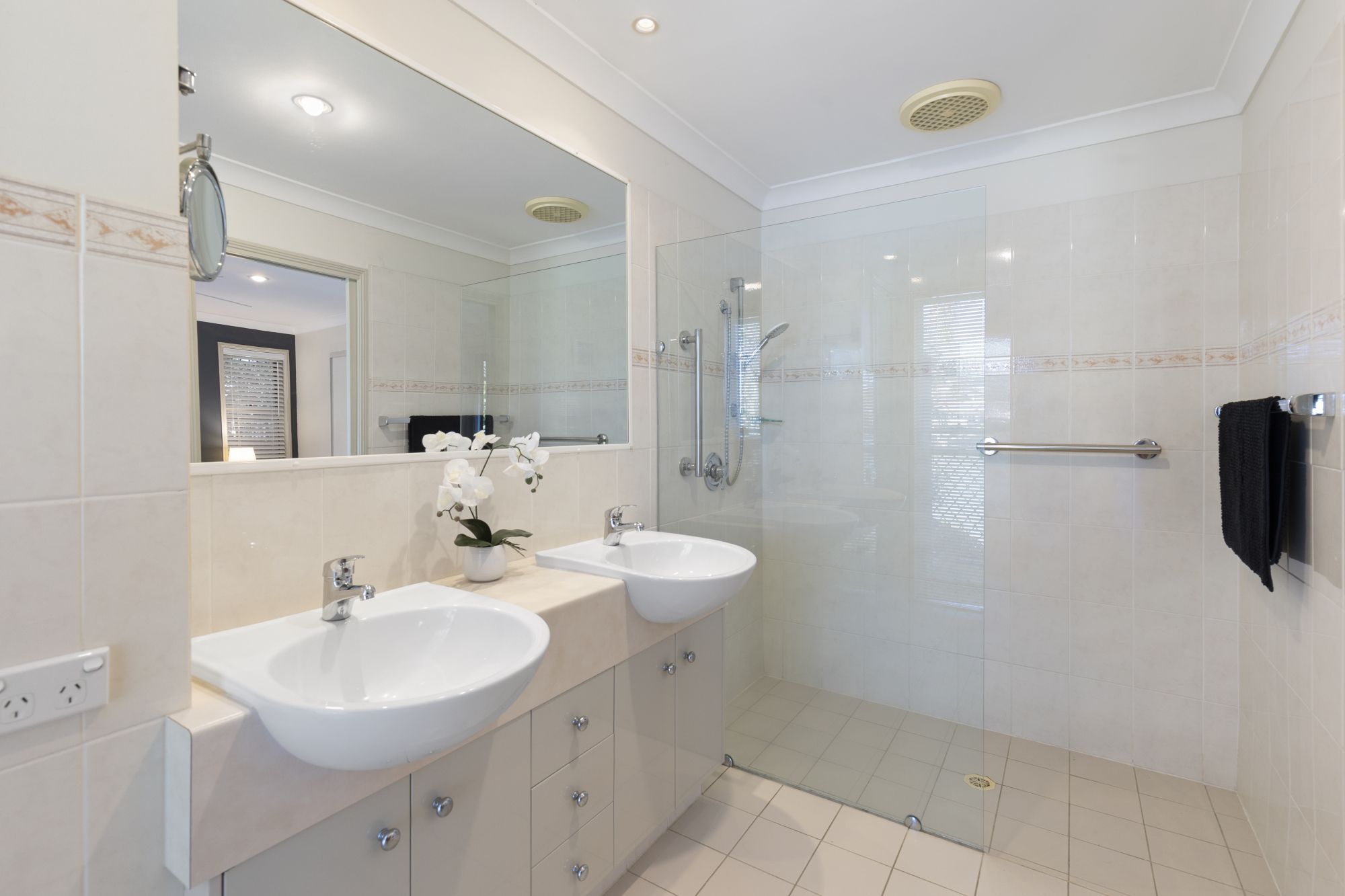 10 Mornington Terrace — photo 18 of 26