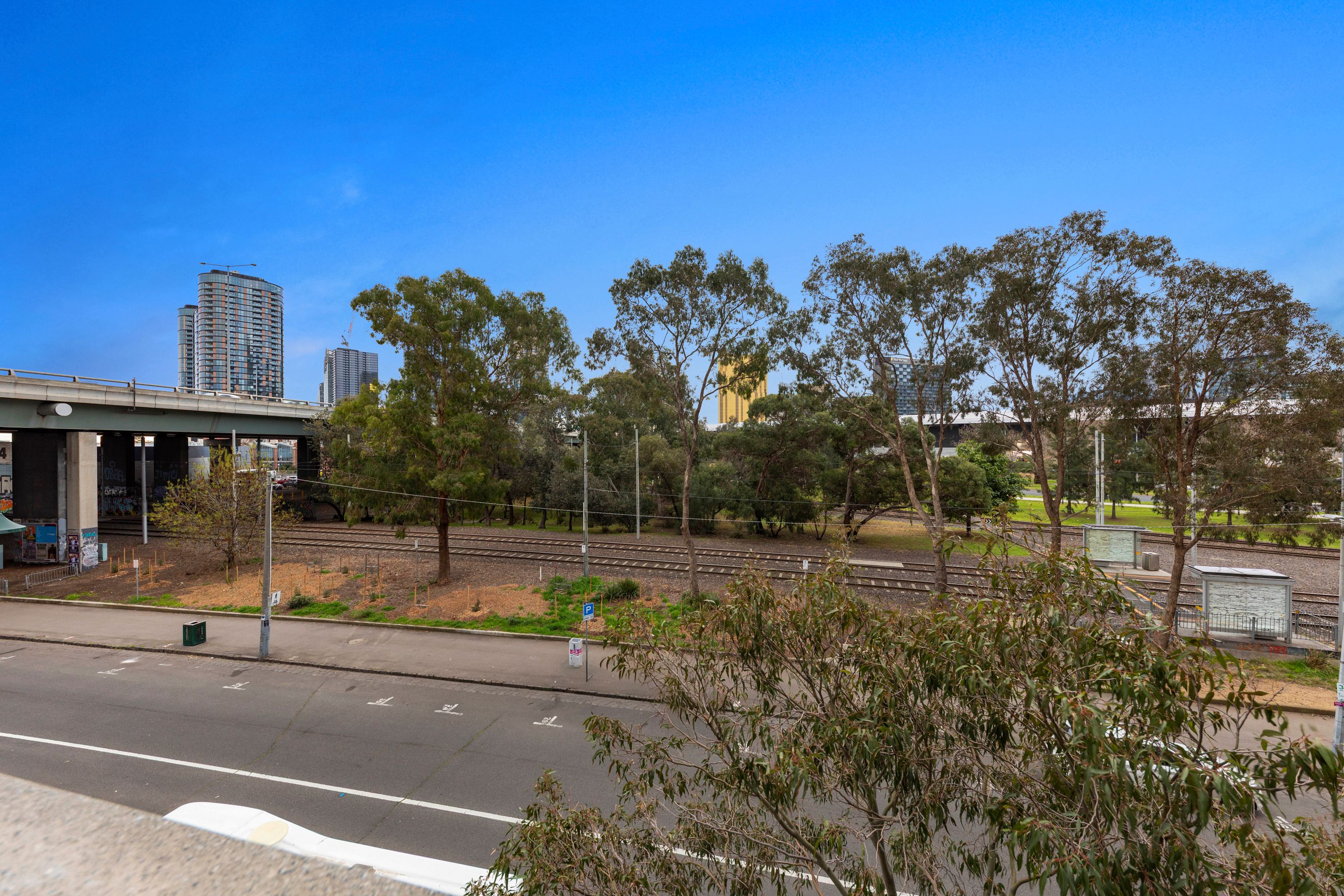 29/99 Whiteman Street — photo 18 of 24