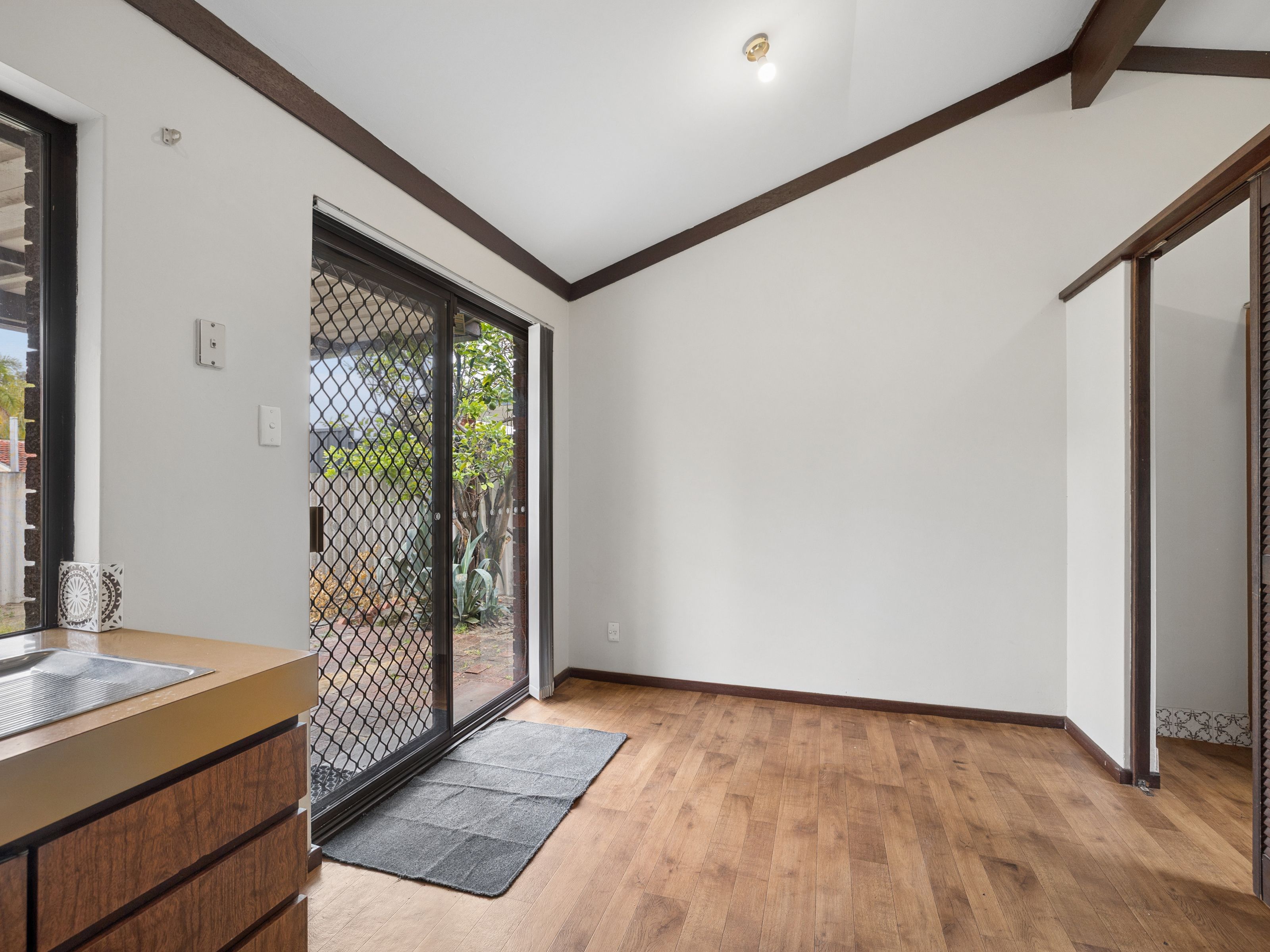 28 Vellgrove Avenue — photo 7 of 15
