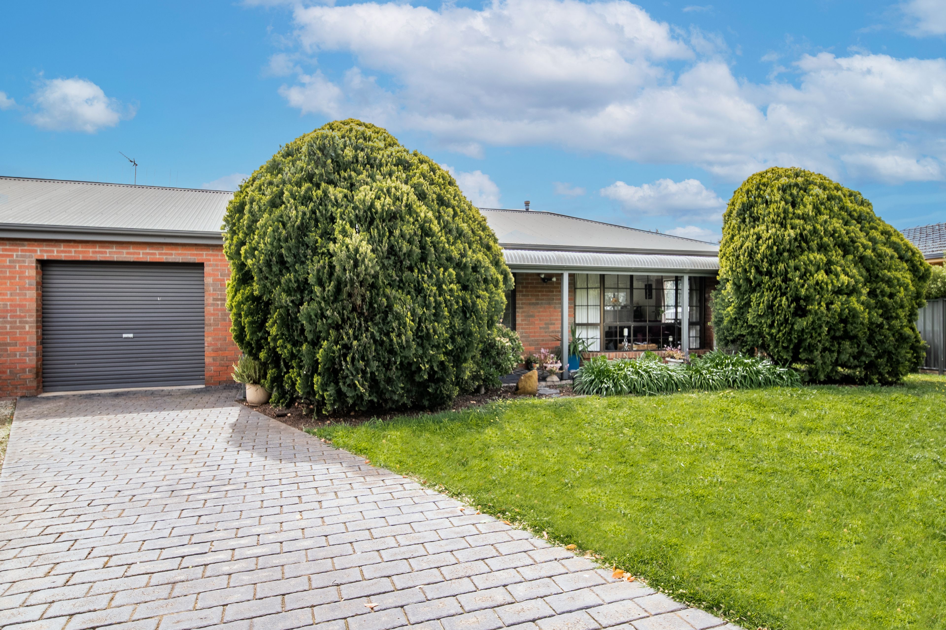 2/6 Bambara Close, Kennington, VIC 3550