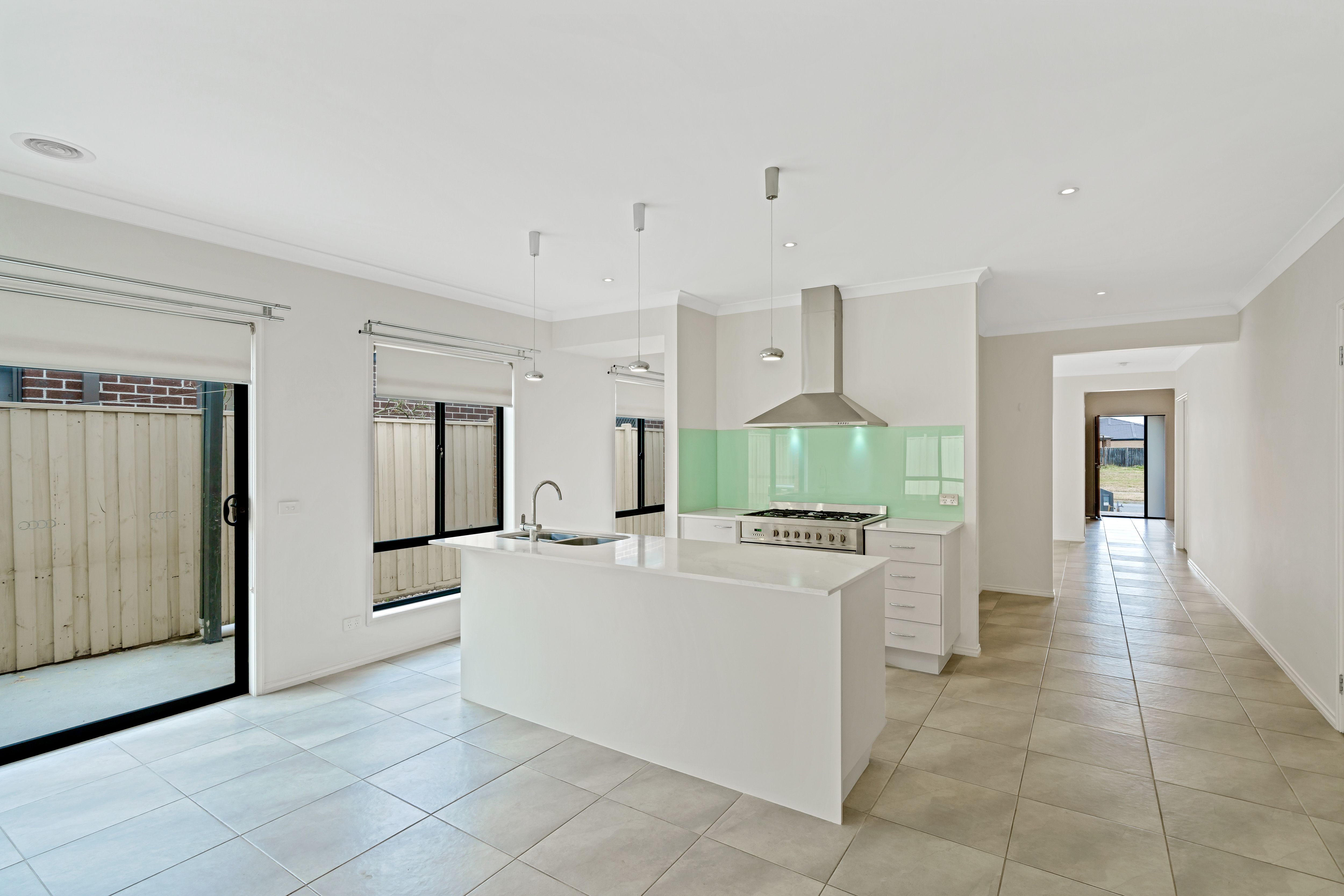 10 Lilydale Avenue — photo 4 of 18
