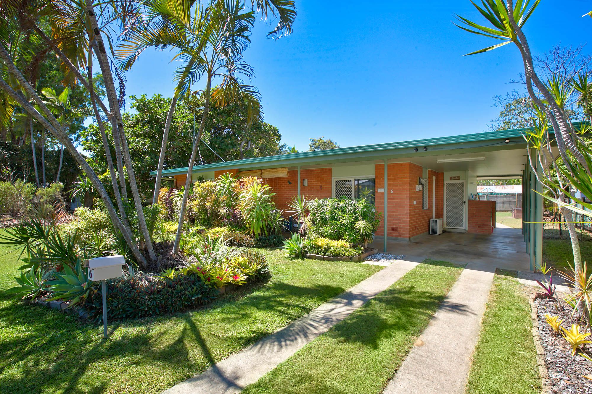 6 Almond Street, Holloways Beach, QLD 4878