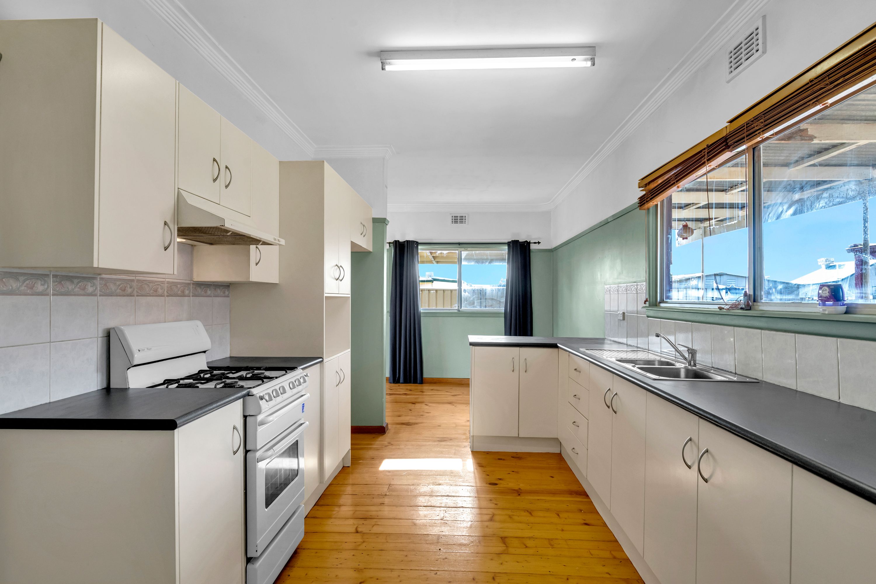 122 Burrows Street — photo 7 of 17