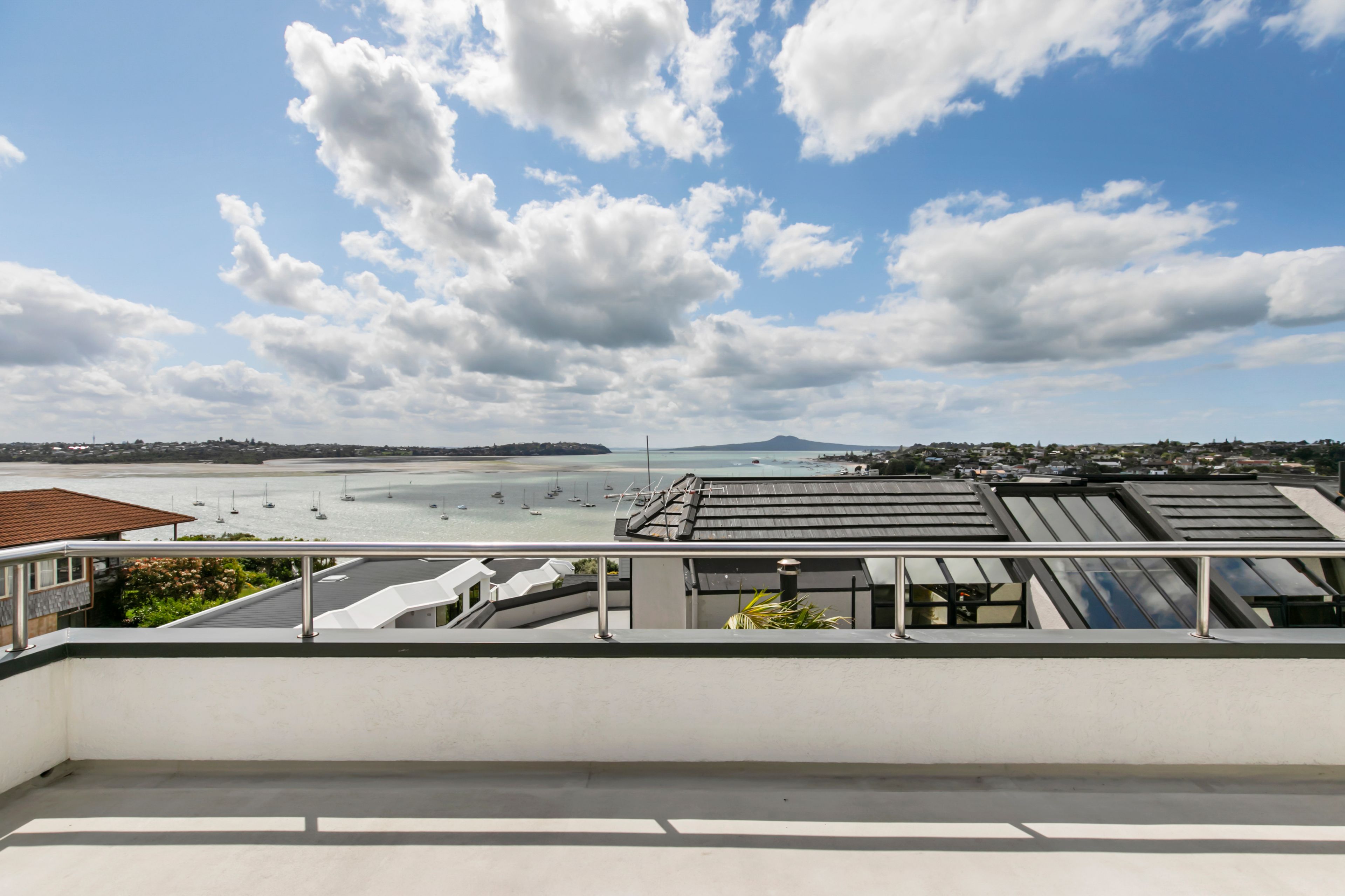 8c Te Akau Crescent, Bucklands Beach, Manukau City