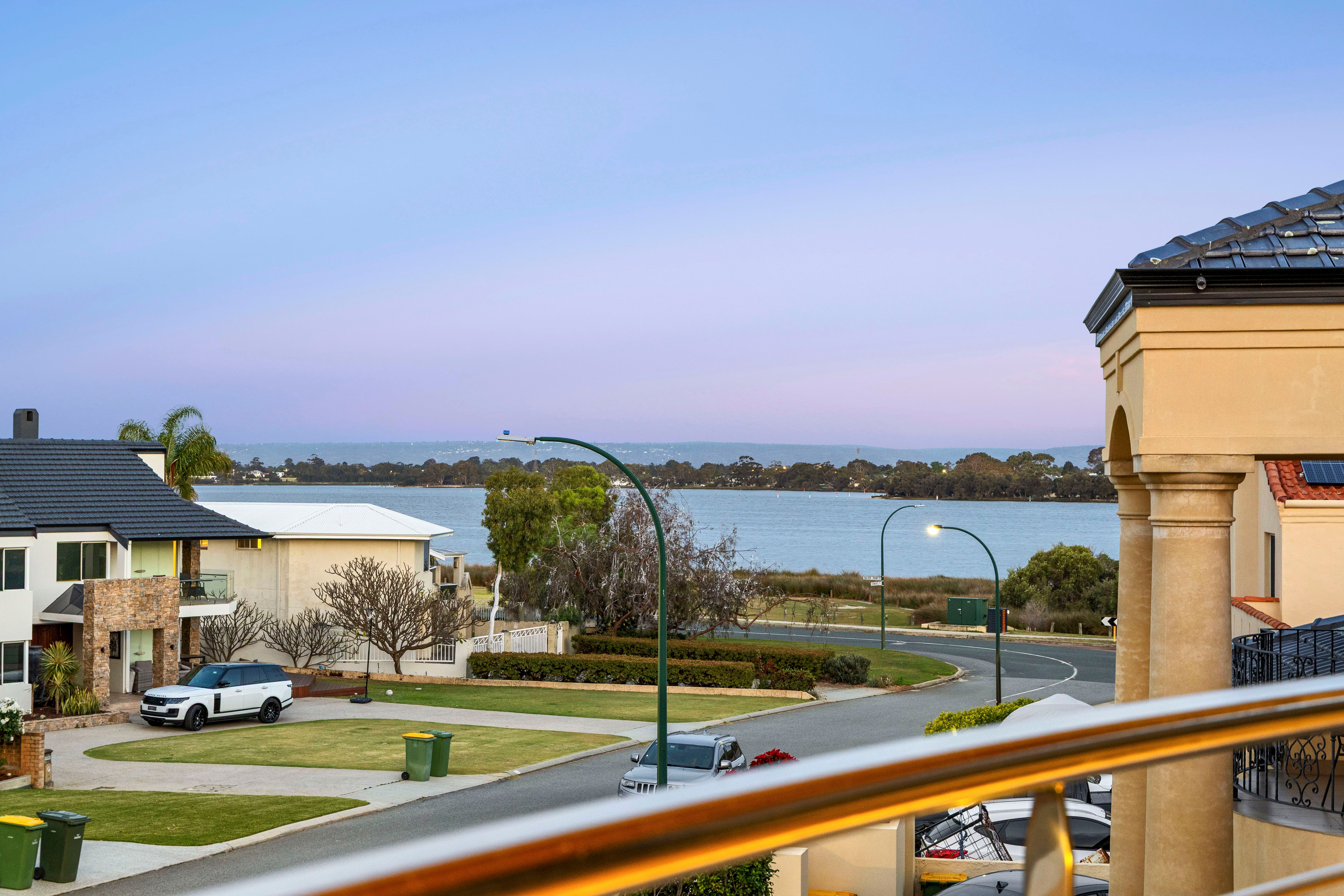 152 River Way, Salter Point, WA 6152